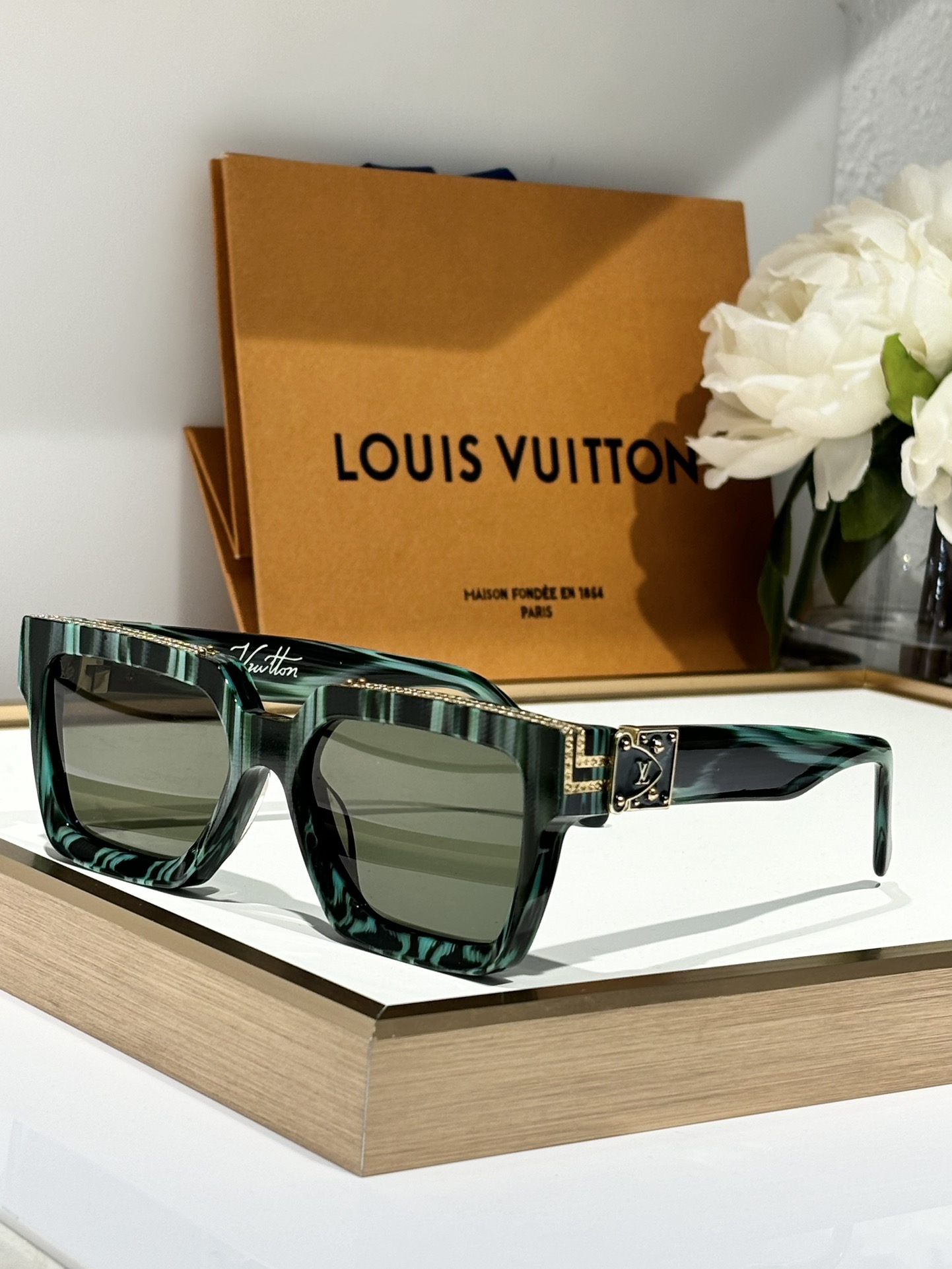  24/25 Add new colors
TOP QUALITY 
LV96006 Millionai