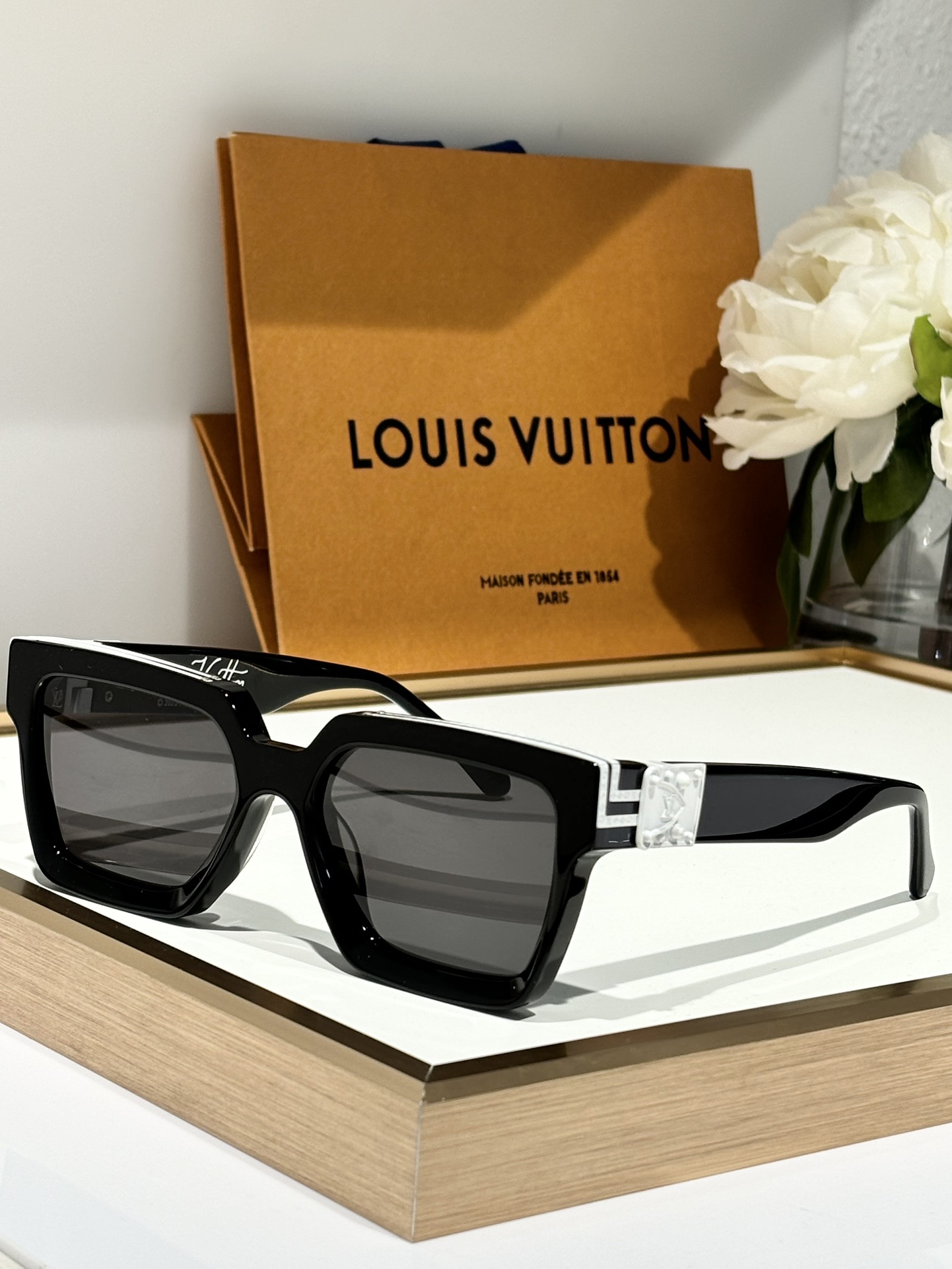 24/25 Add new colors
TOP QUALITY 
LV96006 Millionai