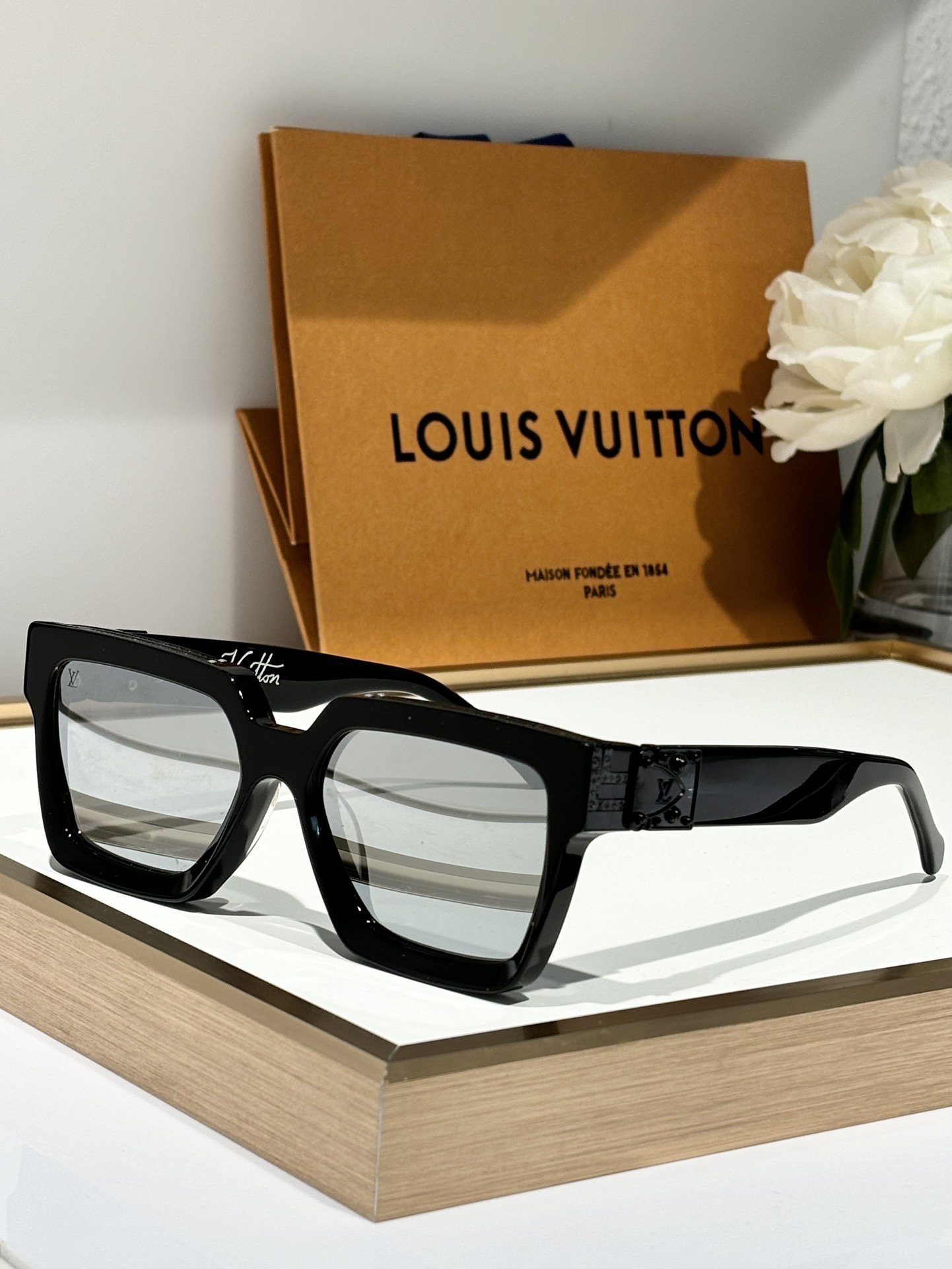  24/25 Add new colors
TOP QUALITY 
LV96006 Millionai