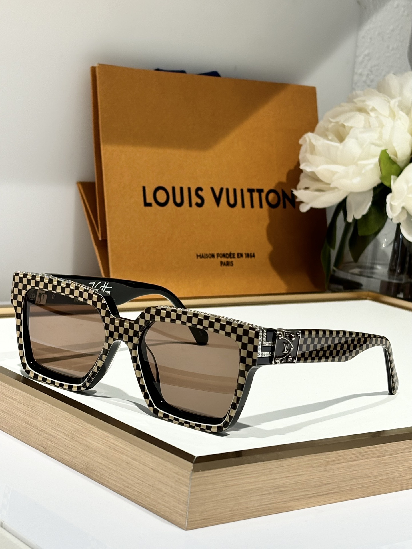  24/25 Add new colors
TOP QUALITY 
LV96006 Millionai