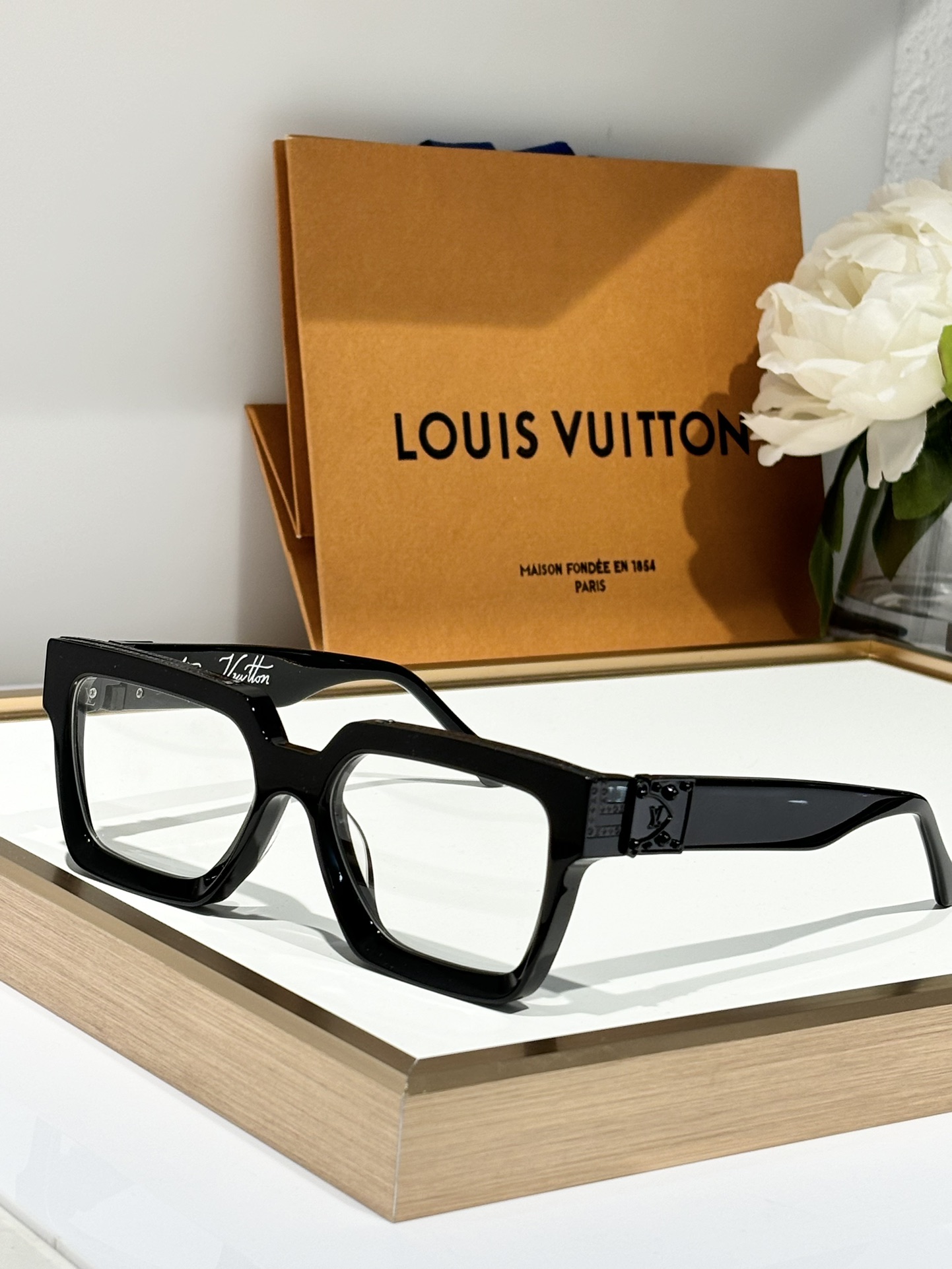  24/25 Add new colors
TOP QUALITY 
LV96006 Millionai