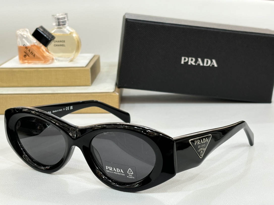  Prada 太阳镜 
ModSPR20Z 
Size：53口20-140

