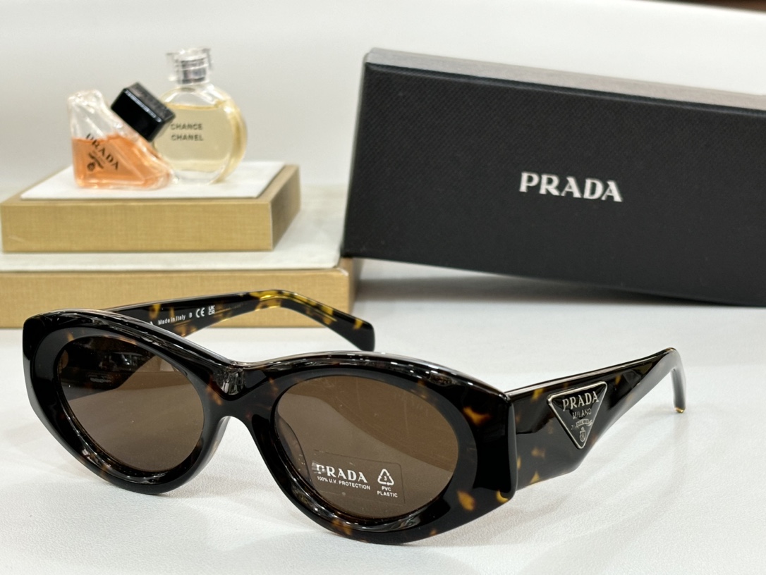  Prada 太阳镜 
ModSPR20Z 
Size：53口20-140

