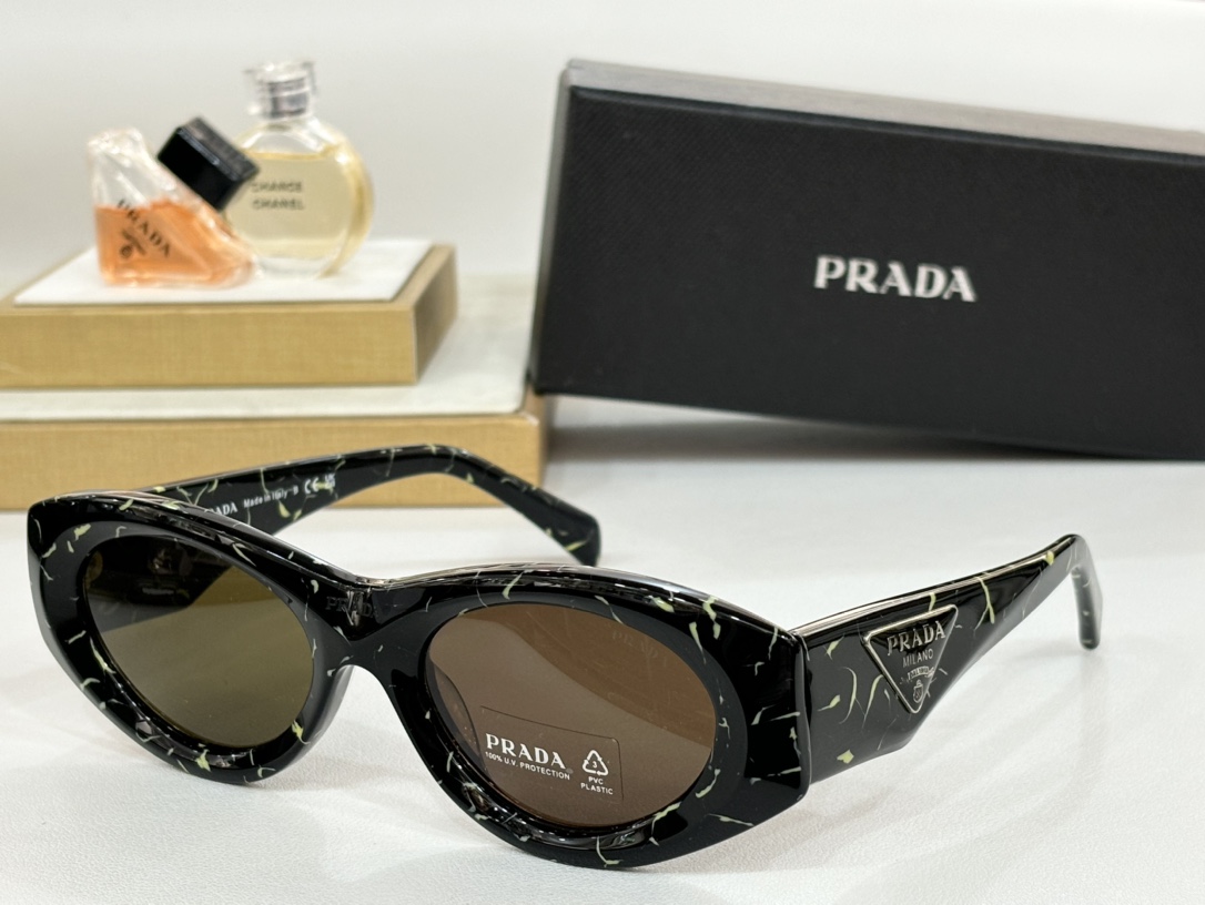  Prada 太阳镜 
ModSPR20Z 
Size：53口20-140

