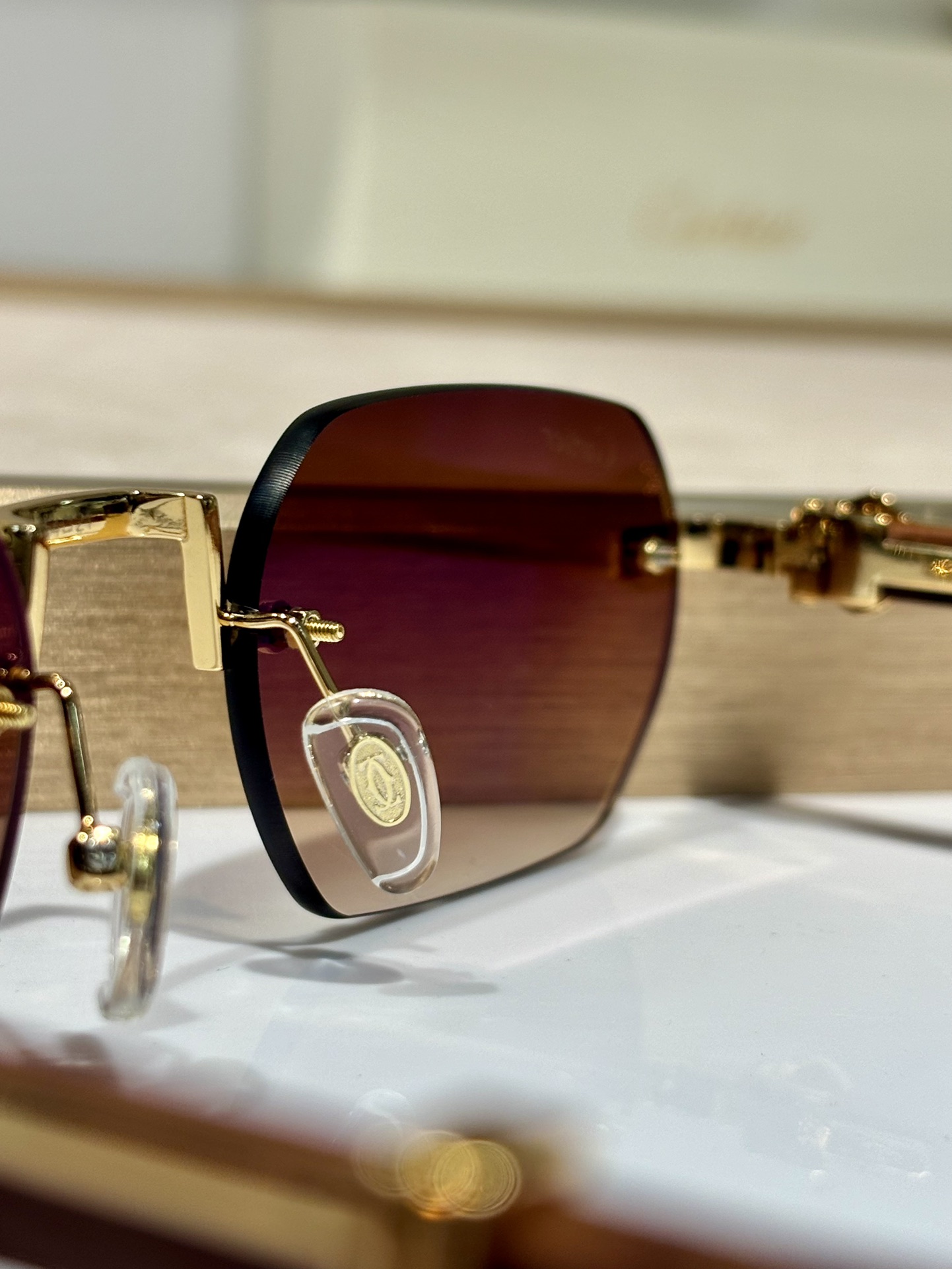  新颜色
CARTIER
 . CT0362s 
SIZE54口21-145
