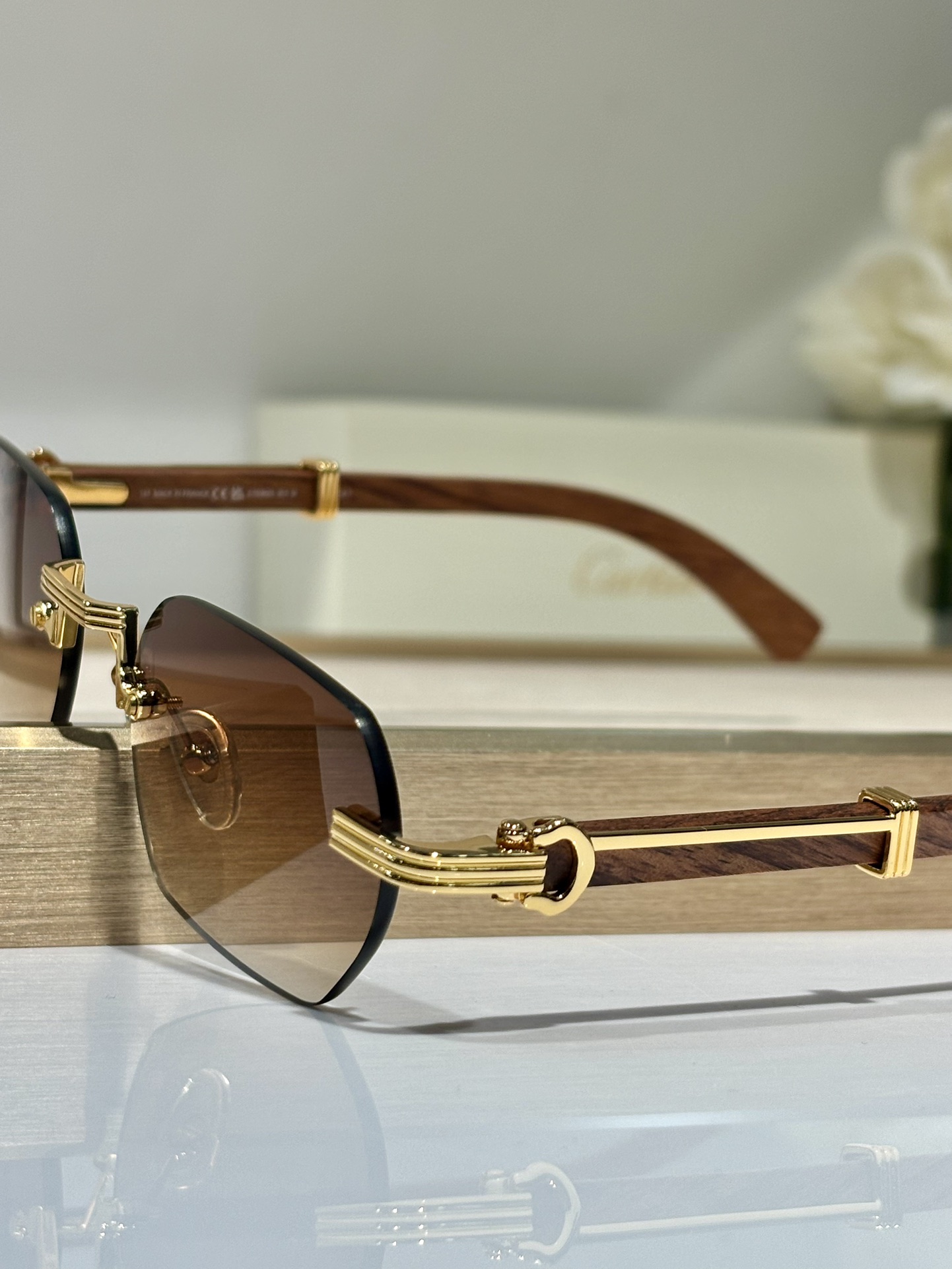  新颜色
CARTIER
 . CT0362s 
SIZE54口21-145
