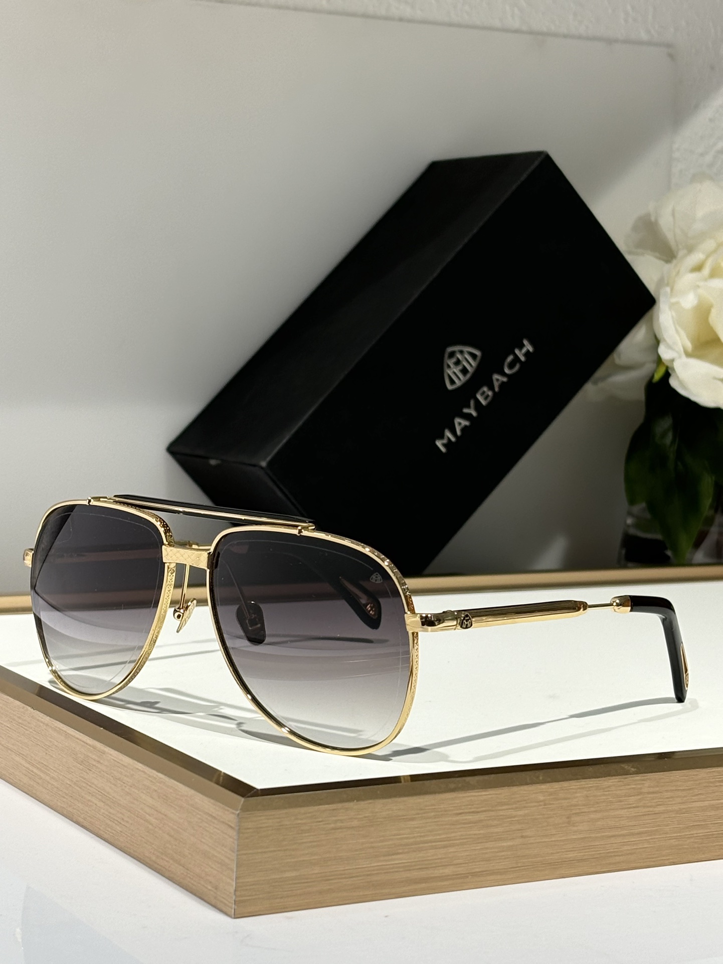  MAYBACH*
ModTHE POTE I
SIZE62-16-135

