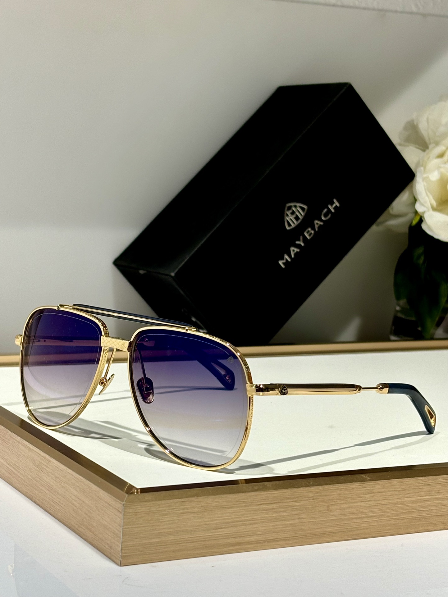  MAYBACH*
ModTHE POTE I
SIZE62-16-135
