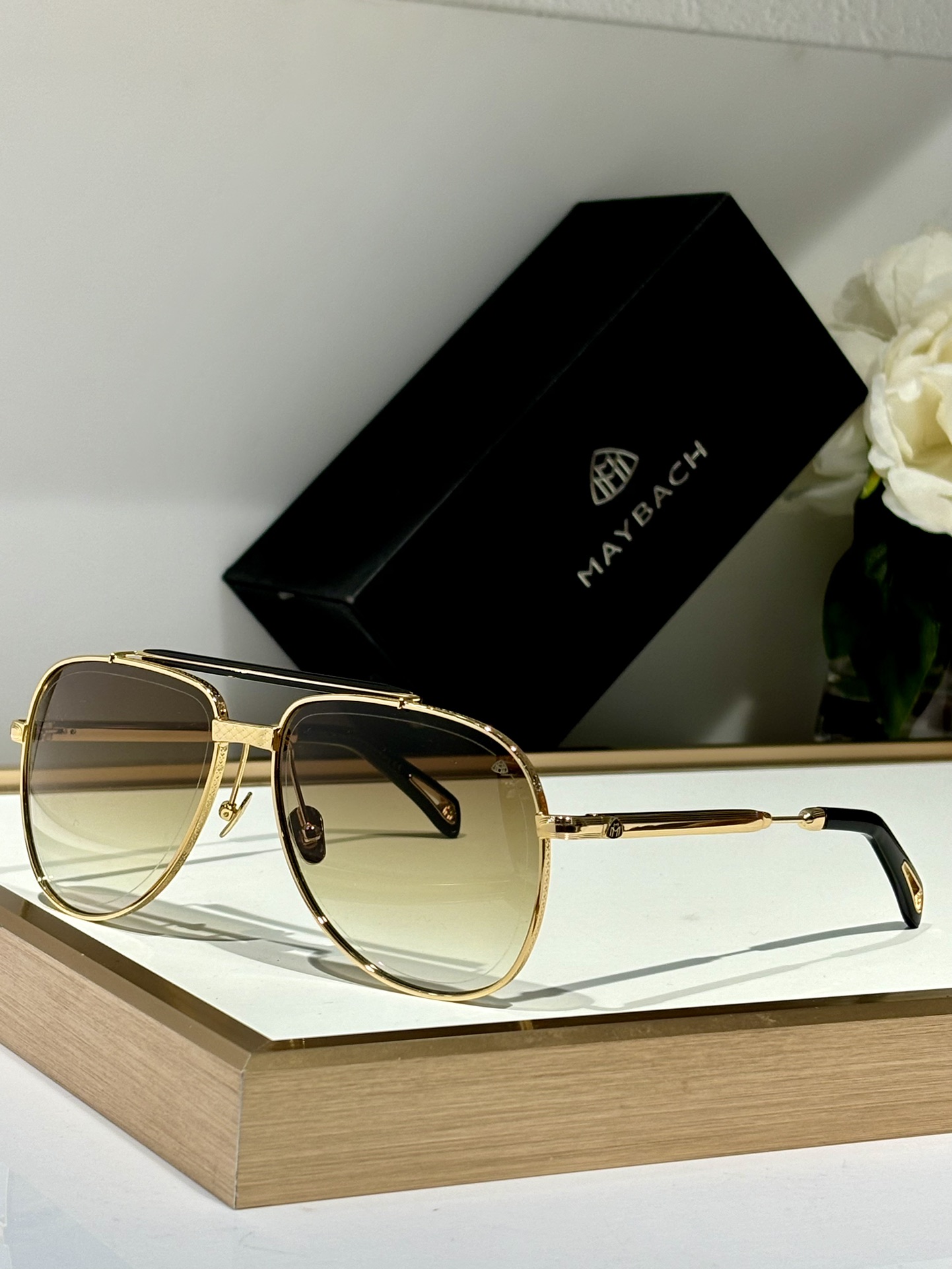  MAYBACH*
ModTHE POTE I
SIZE62-16-135
