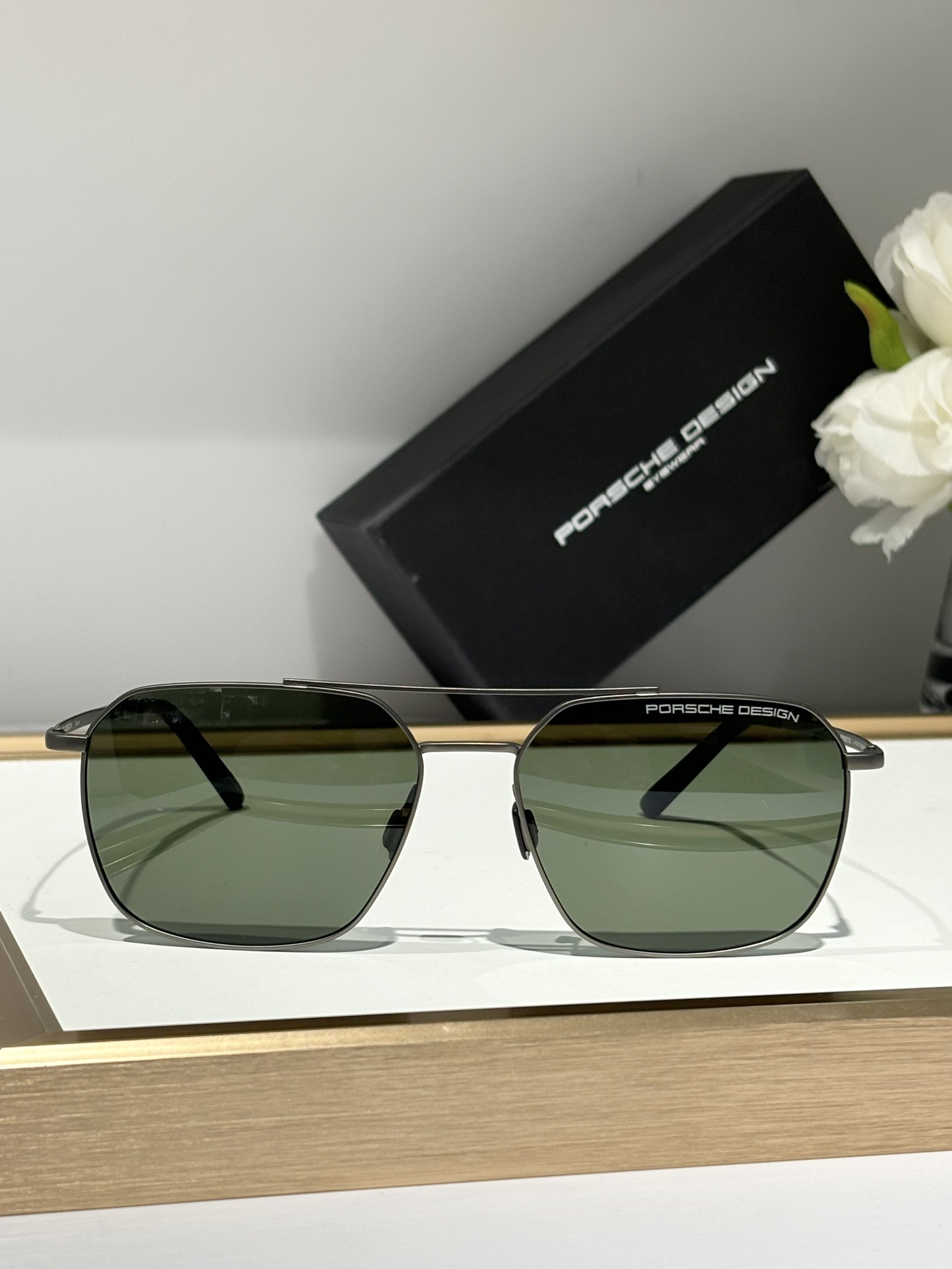  Porsch design
Titanium 钛
顶配
Model：
Size：61口17-148
