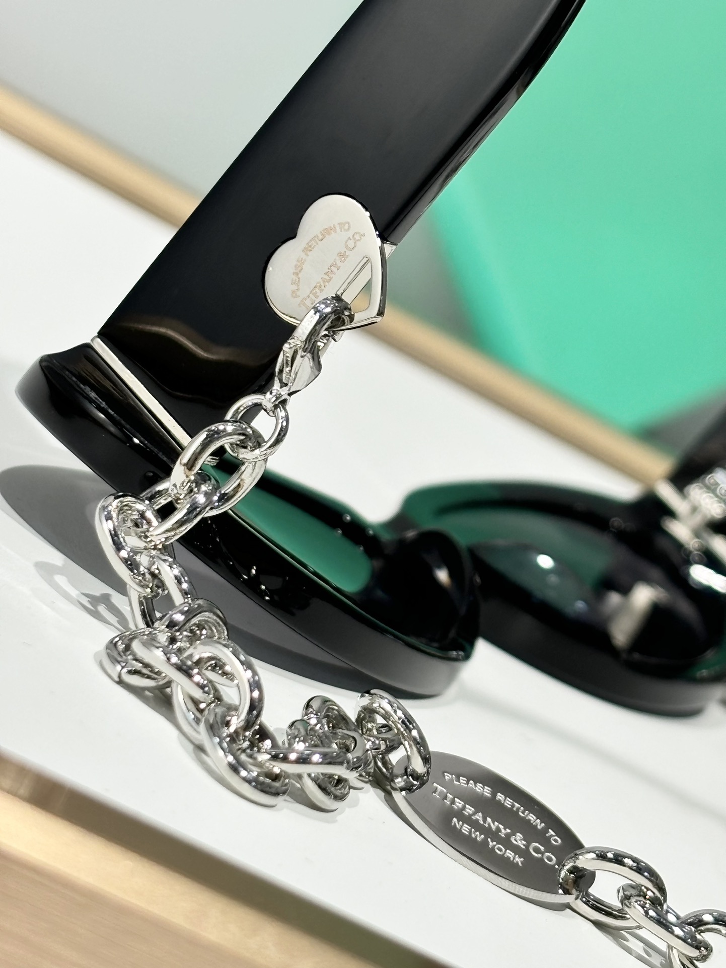  TIFFANY & CO.
MODELOTF4221F
实物美呆
品质保证
锁住品味
