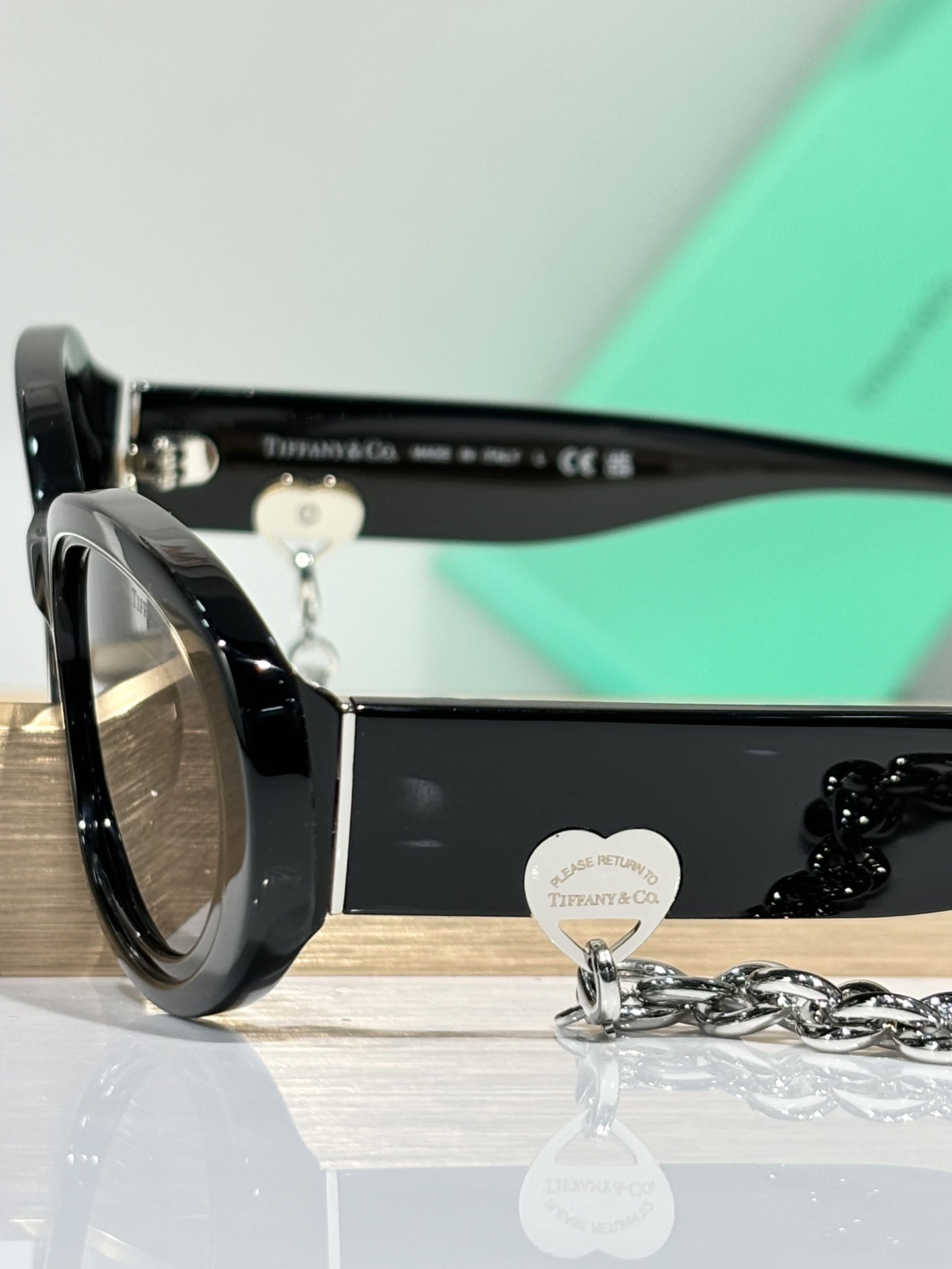  TIFFANY & CO.
MODELOTF4221F
实物美呆
品质保证
锁住品味
