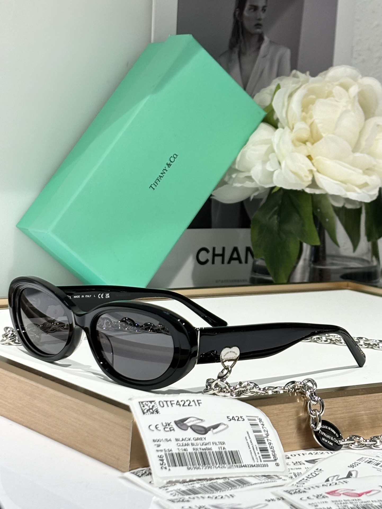  TIFFANY & CO.
MODELOTF4221F
实物美呆
品质保证
锁住品味
