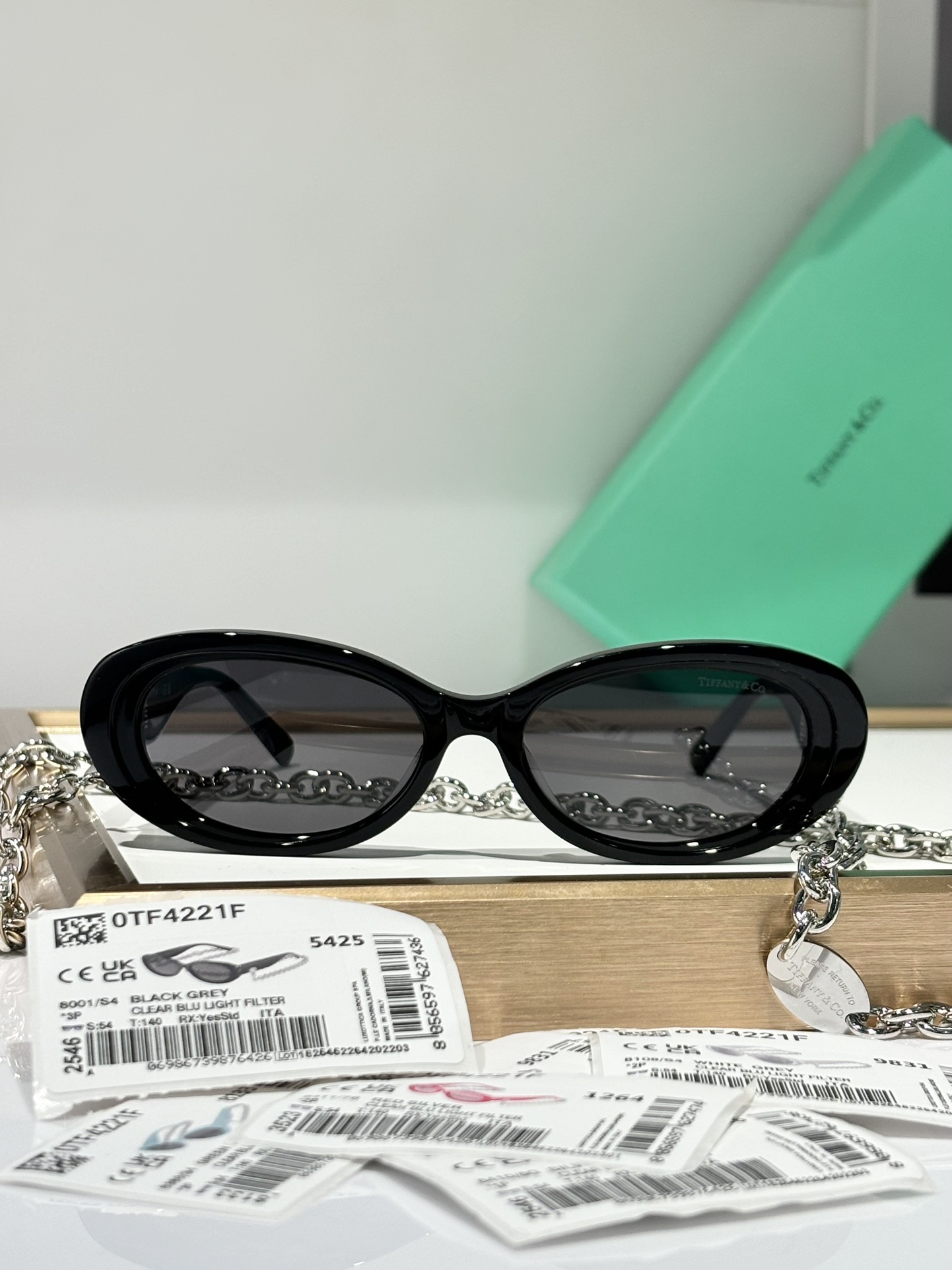  TIFFANY & CO.
MODELOTF4221F
实物美呆
品质保证
锁住品味
