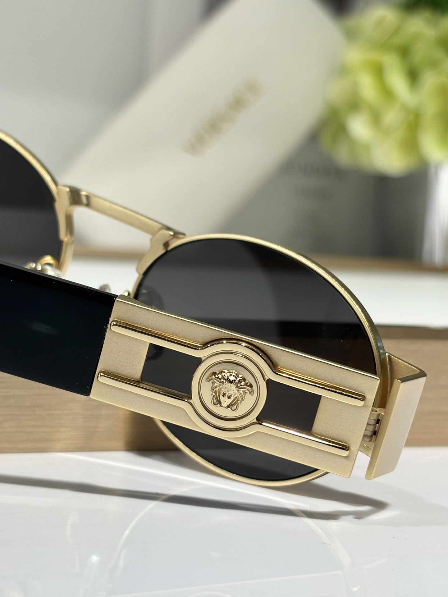  Versace
VE2264
9张图细节码住
磨砂质感
立体美杜莎女王
ins 爆款

