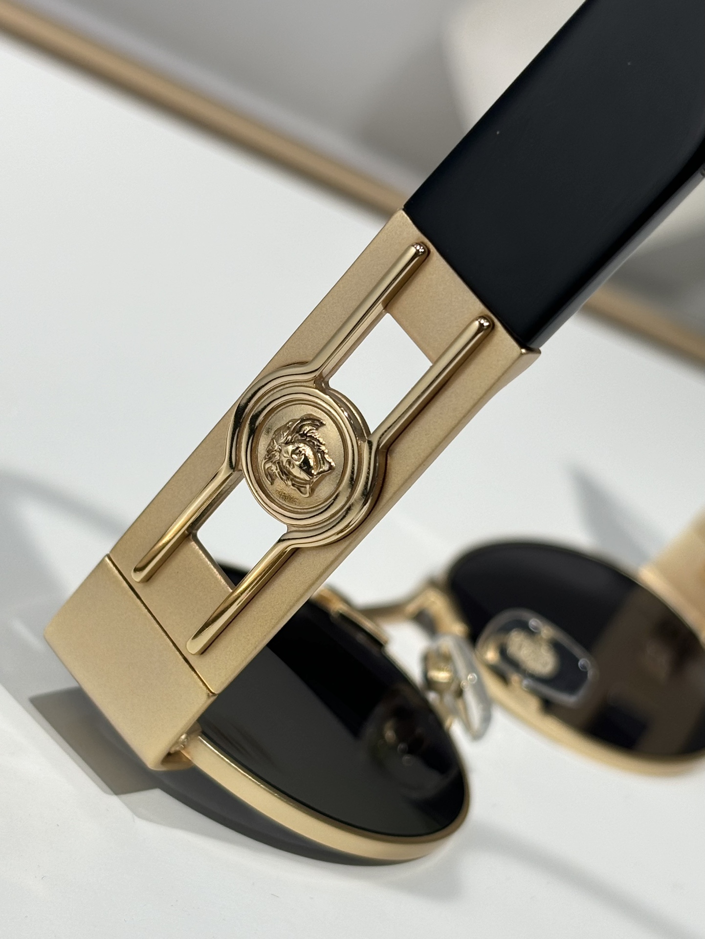  Versace
VE2264
9张图细节码住
磨砂质感
立体美杜莎女王
ins 爆款

