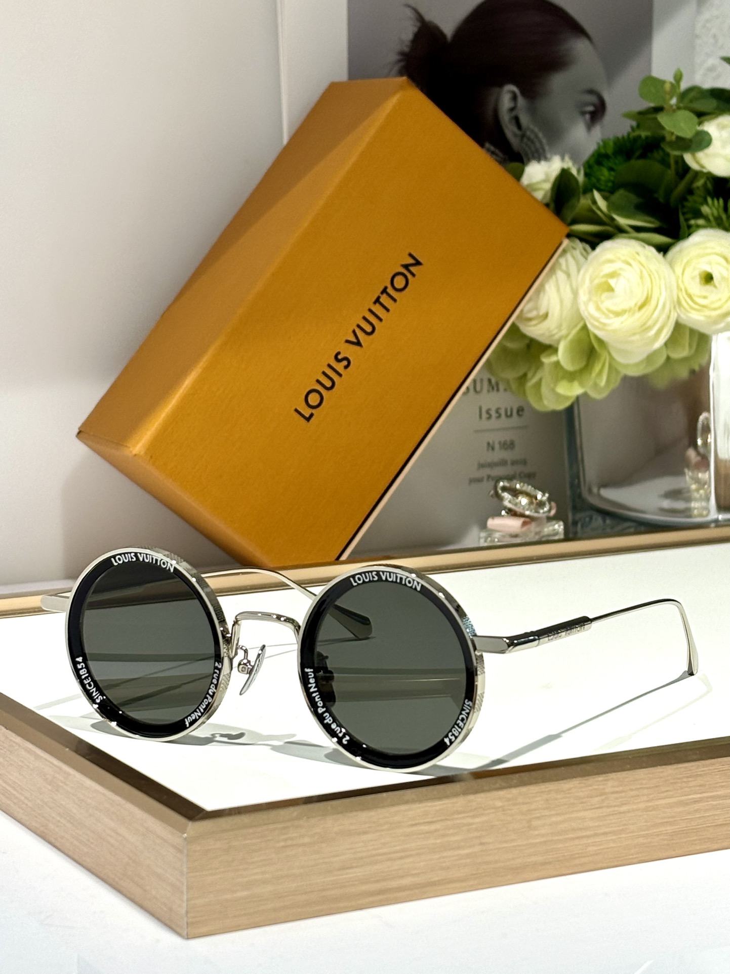  LOUIS VUITTO*
MODEL：Z2223U 
SIZE：44口29-140
