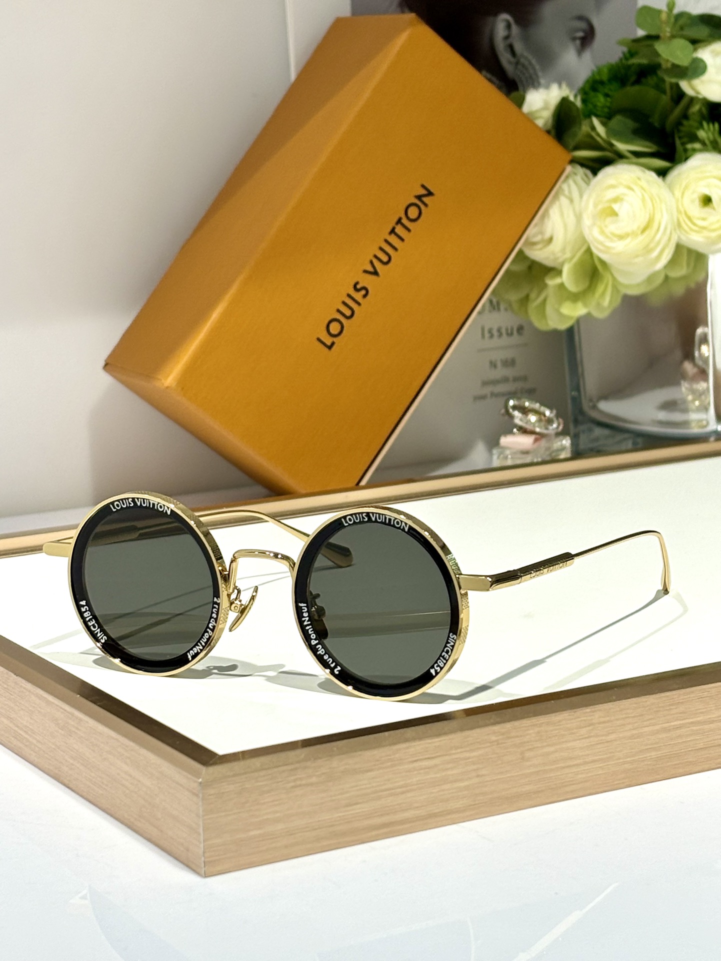  LOUIS VUITTO*
MODEL：Z2223U 
SIZE：44口29-140
