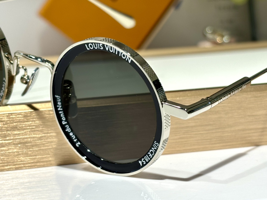  LOUIS VUITTO*
MODEL：Z2223U 
SIZE：44口29-140
