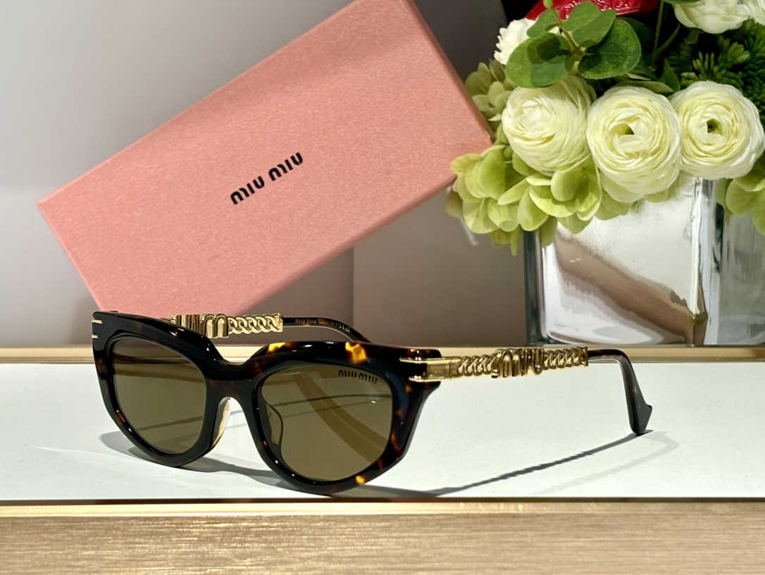  ￼ MIU MI*
MODEL ：MU 12WS
SIZE：51口19-135
