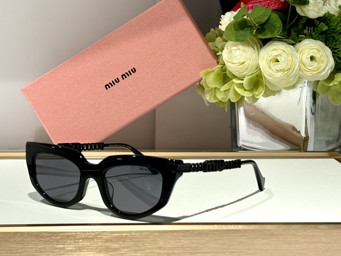 ￼ MIU MI*
MODEL ：MU 12WS
SIZE：51口19-135
