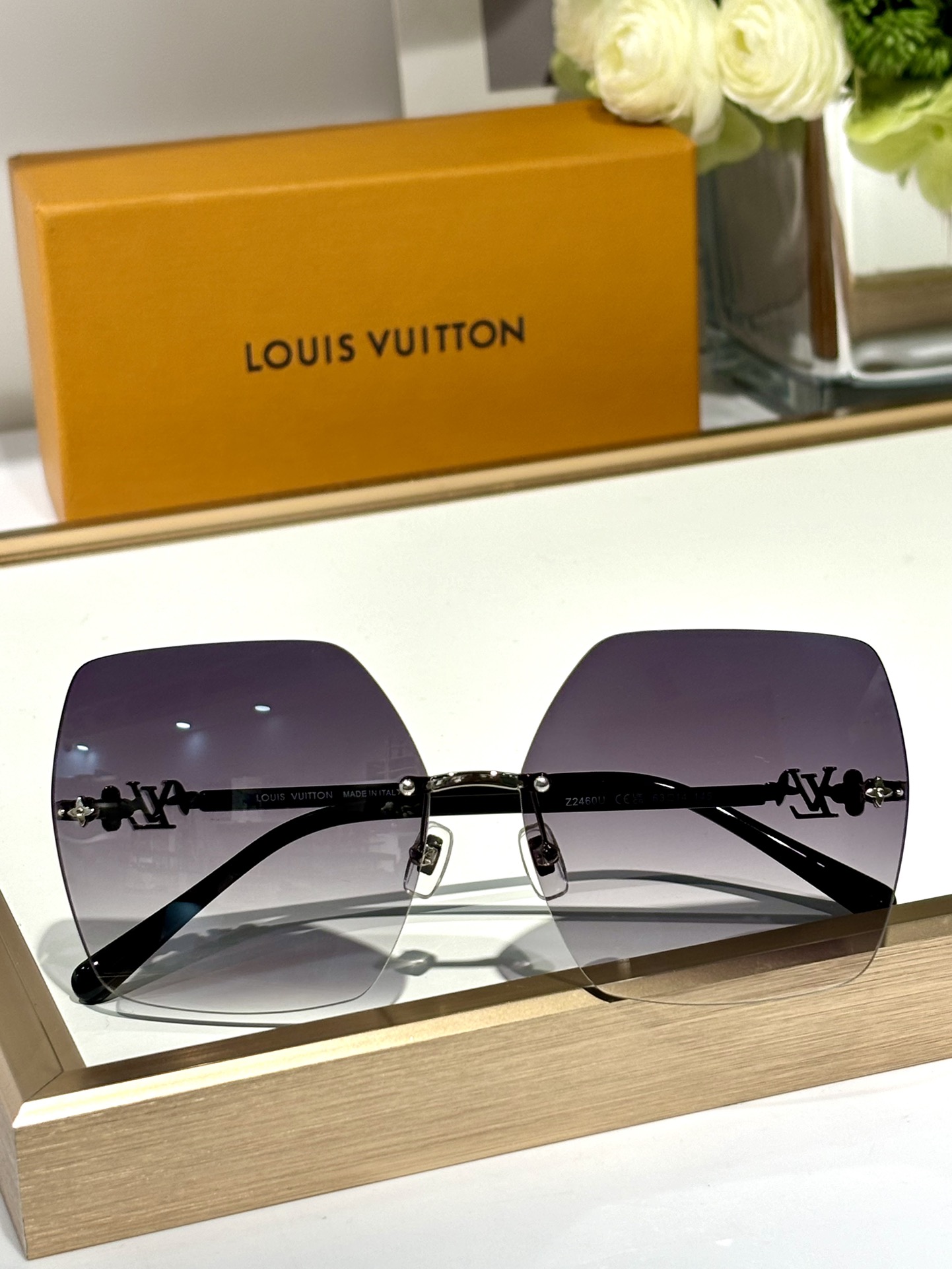  LOUIS VUITTO*
MODEL：Z2460U 
SIZE：63口14-145
