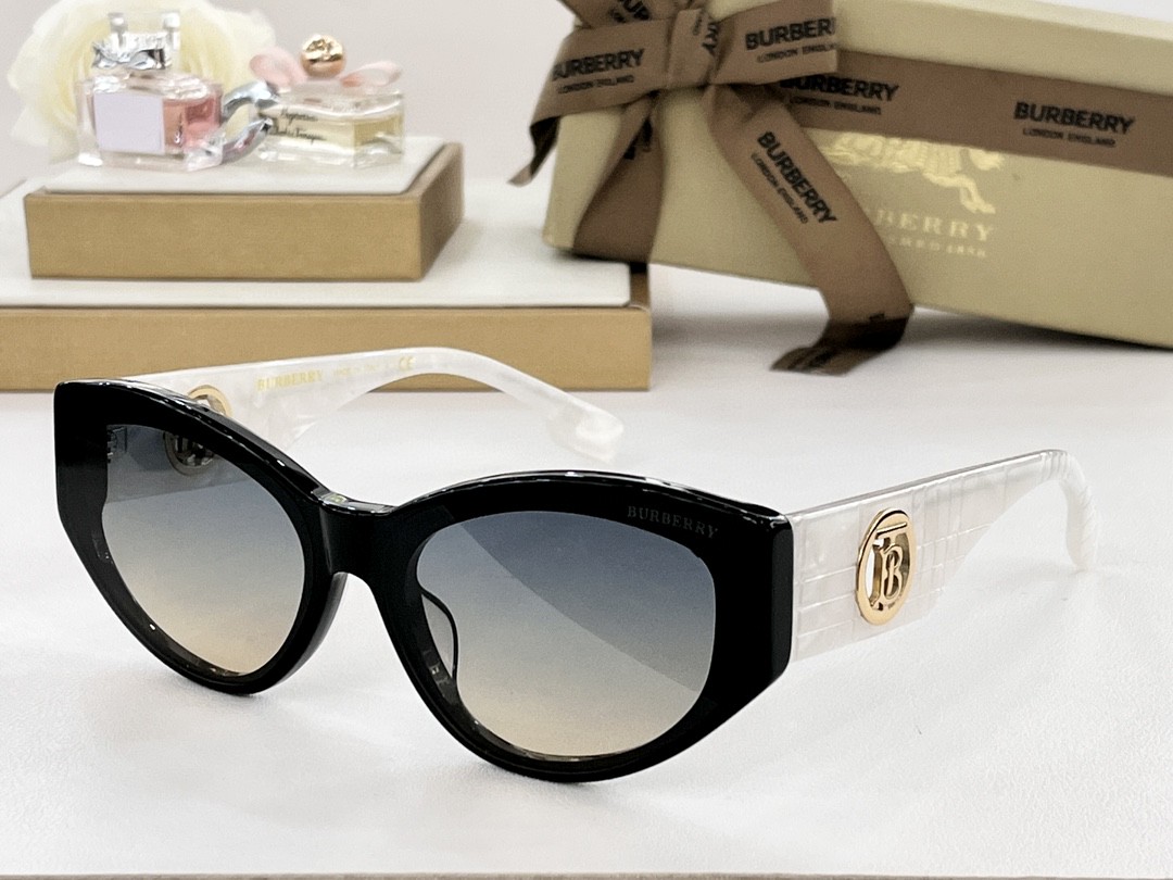  BURBER*
B6002
Size63-14-145
