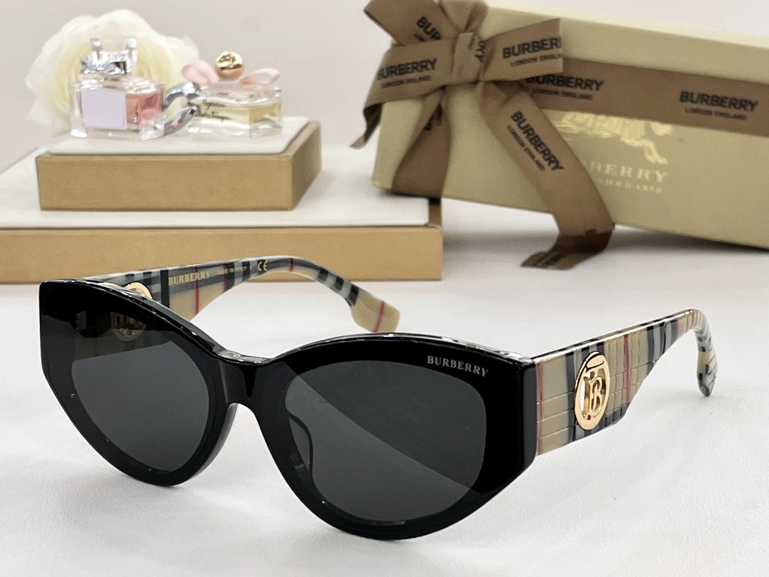  BURBER*
B6002
Size63-14-145
