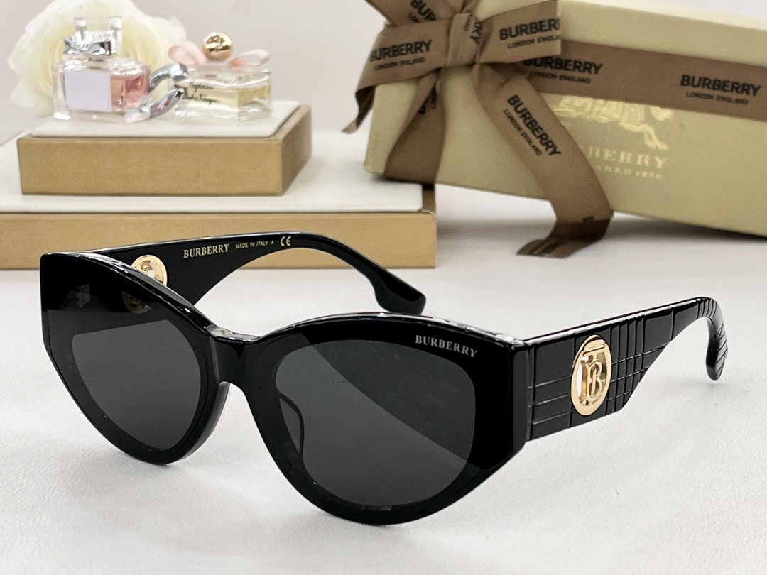  BURBER*
B6002
Size63-14-145
