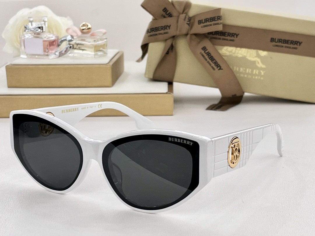  BURBER*
B6002
Size63-14-145
