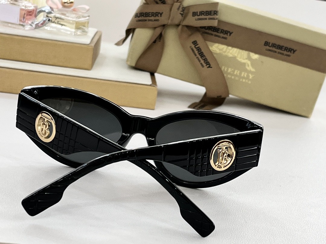  BURBER*
B6002
Size63-14-145
