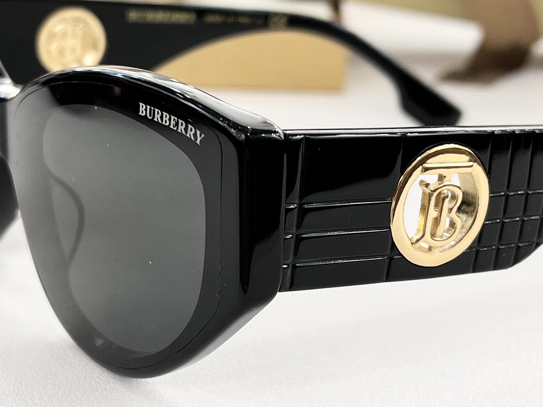  BURBER*
B6002
Size63-14-145
