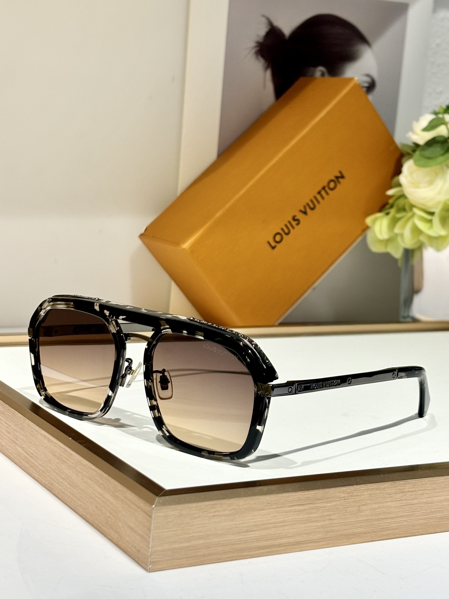 LOUISVUITTO*Mod:Z2067Size:56-18-145