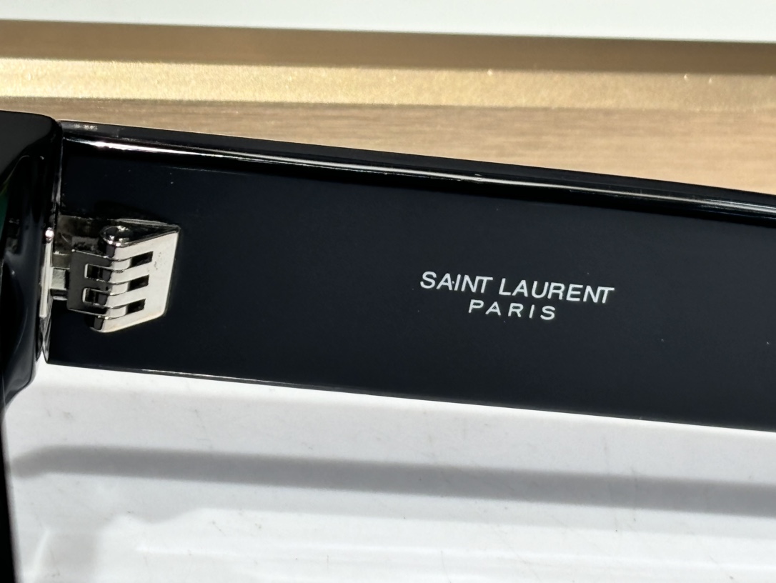 
Saint Lauren*
Mod：SL660
Size：54-19-145
所见所得
实物美 
细节