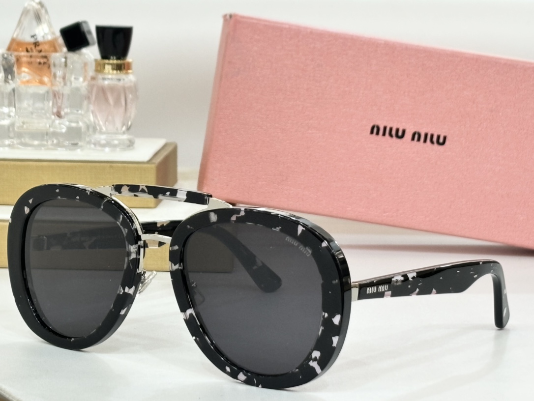 MIUMIUMOD:MU05VSSIZE:57-23-142