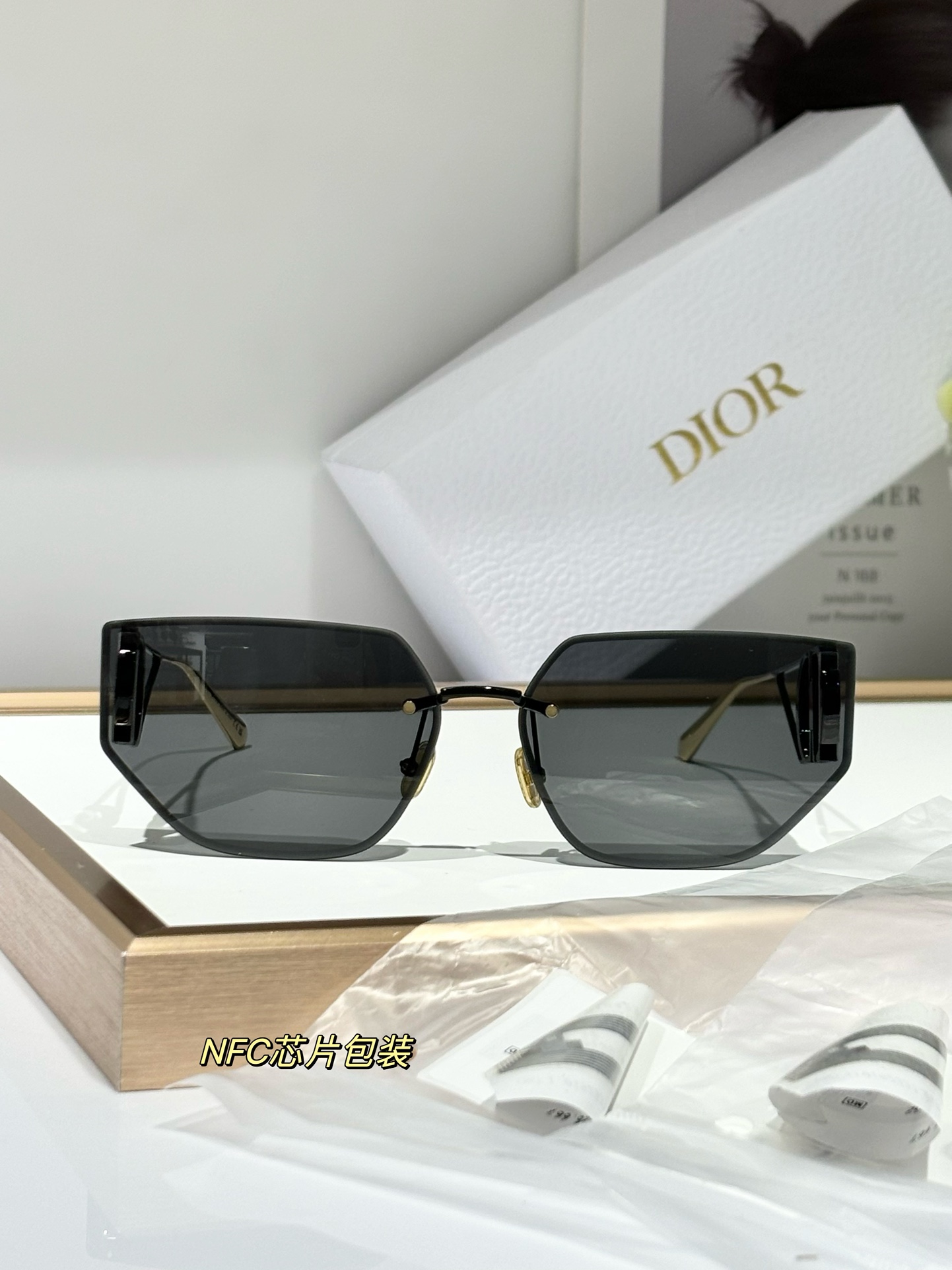  😍😍
常青款
品质保证✔️✔️✔️
防伪nfc 包装
DIOR30MONTAIGNE B3U
3.0加