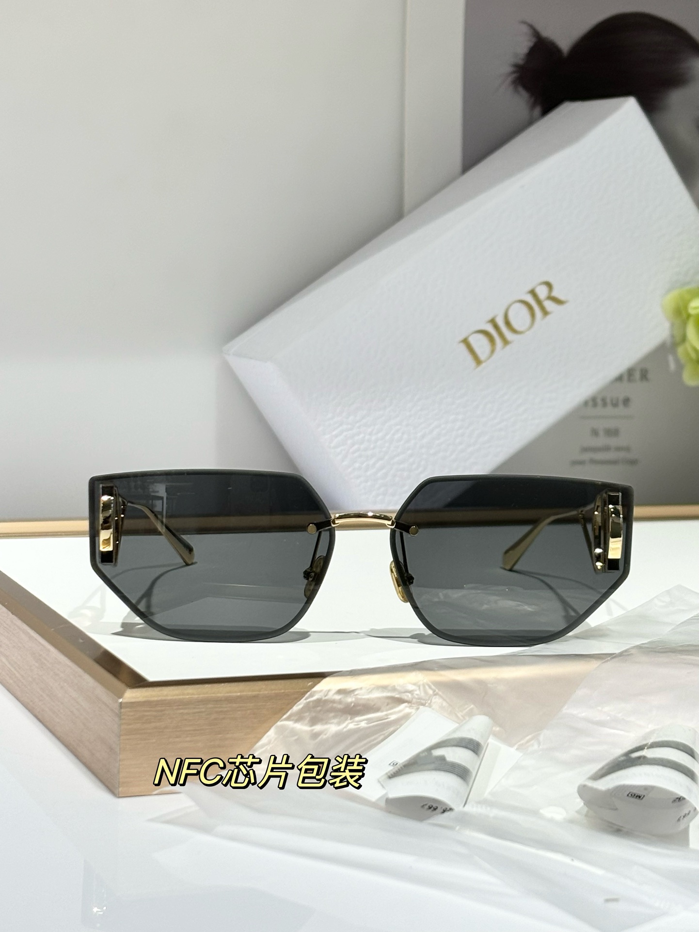  😍😍
常青款
品质保证✔️✔️✔️
防伪nfc 包装
DIOR30MONTAIGNE B3U
3.0加