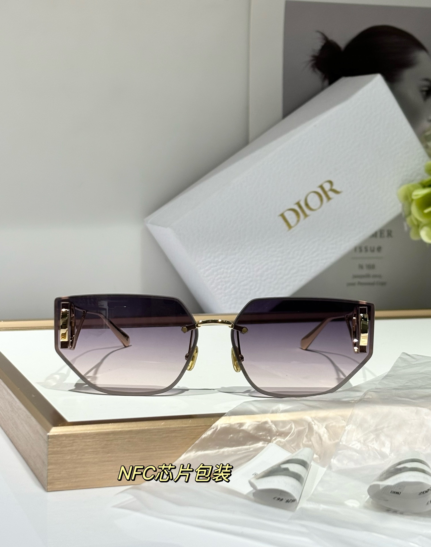  😍😍
常青款
品质保证✔️✔️✔️
防伪nfc 包装
DIOR30MONTAIGNE B3U
3.0加