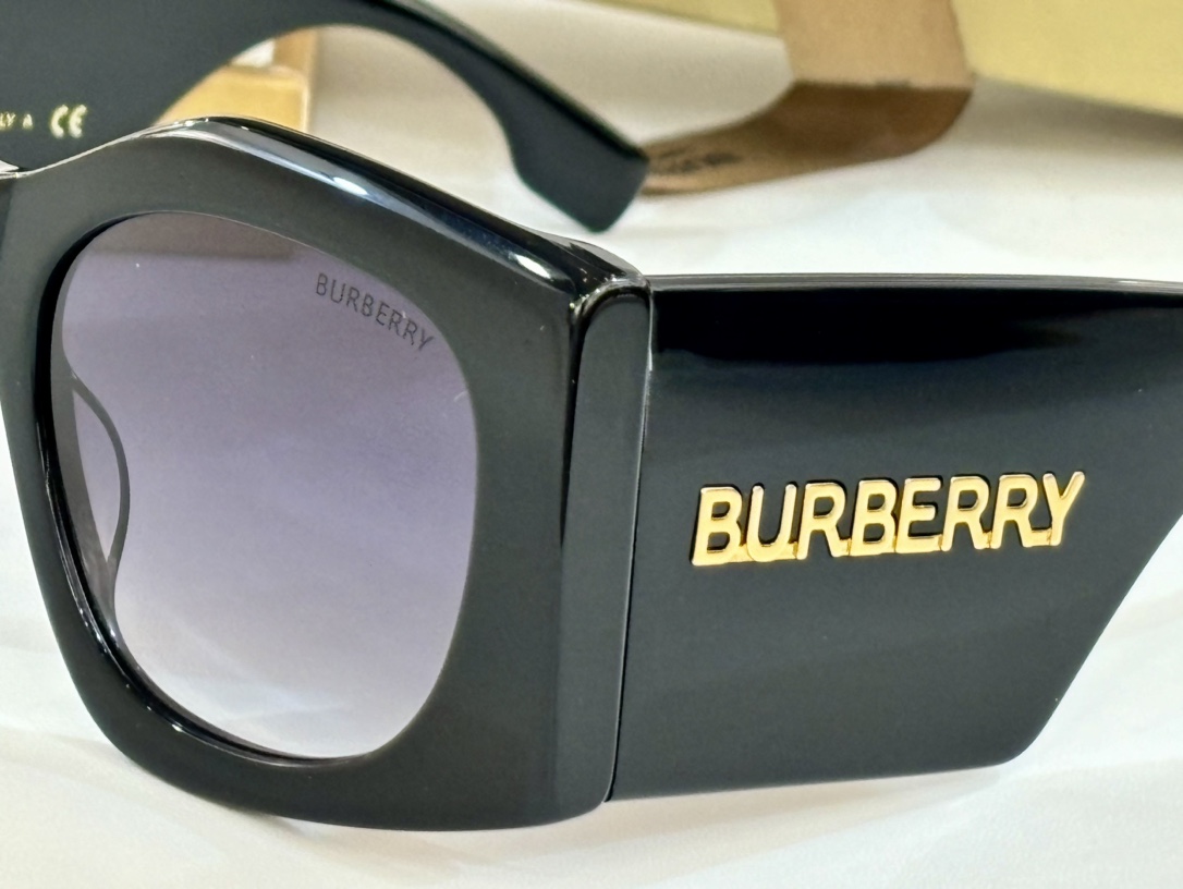 BURBERR*Mod:BE4388Size:55-18-140