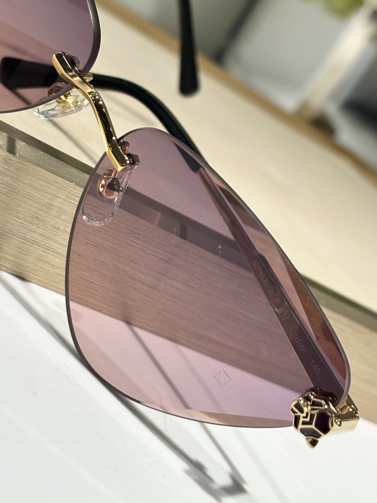 钻石切割工艺 💎经典豹子头
Cartier金灿灿镀金
CT0399S
size：62口15-145✔️