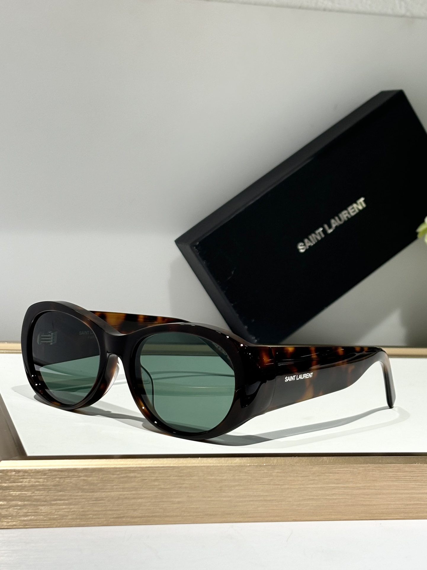  𝑆𝐴𝐼𝑁𝑇 𝐿𝐴𝑈𝑅𝐸𝑁𝑇
ysl-sl736
size：52口17-120
椭圆形镜框 尼龙镜片
S