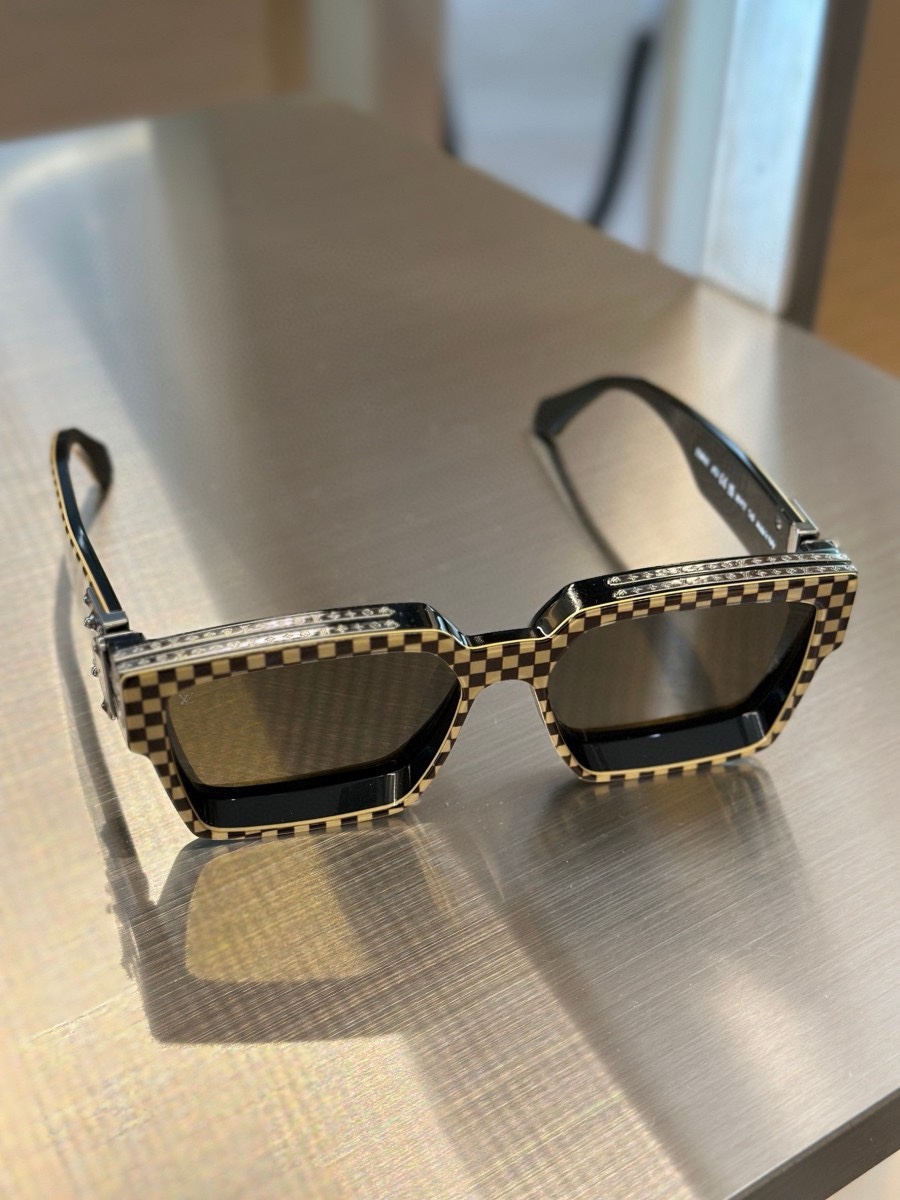  24/25 Add new colors
TOP QUALITY 
LV96006 Millionai
