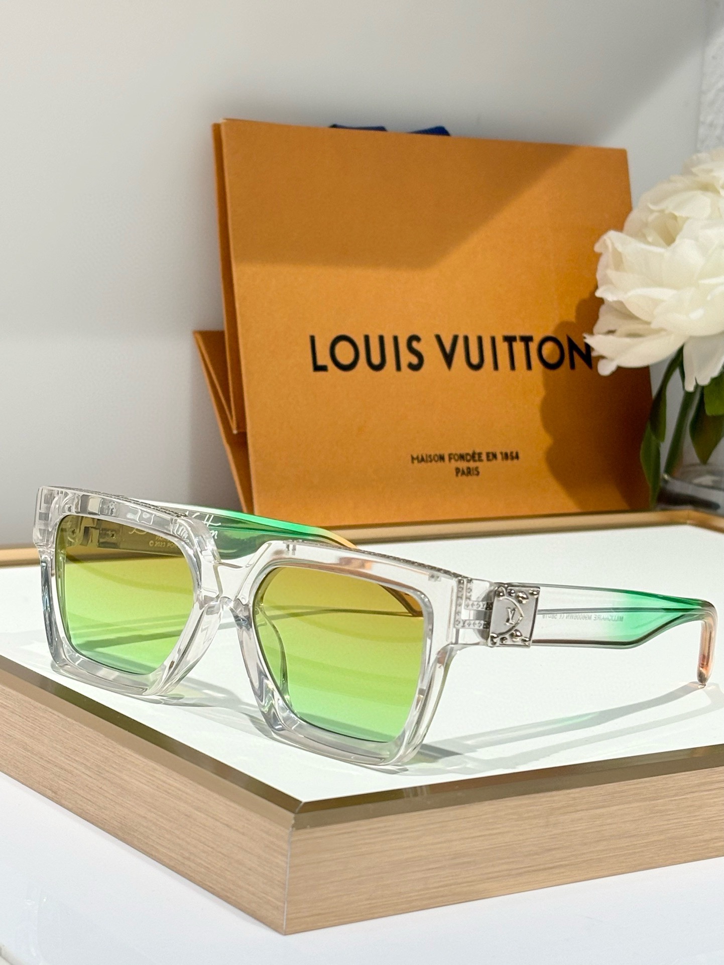  24/25 Add new colors
TOP QUALITY 
LV96006 Millionai