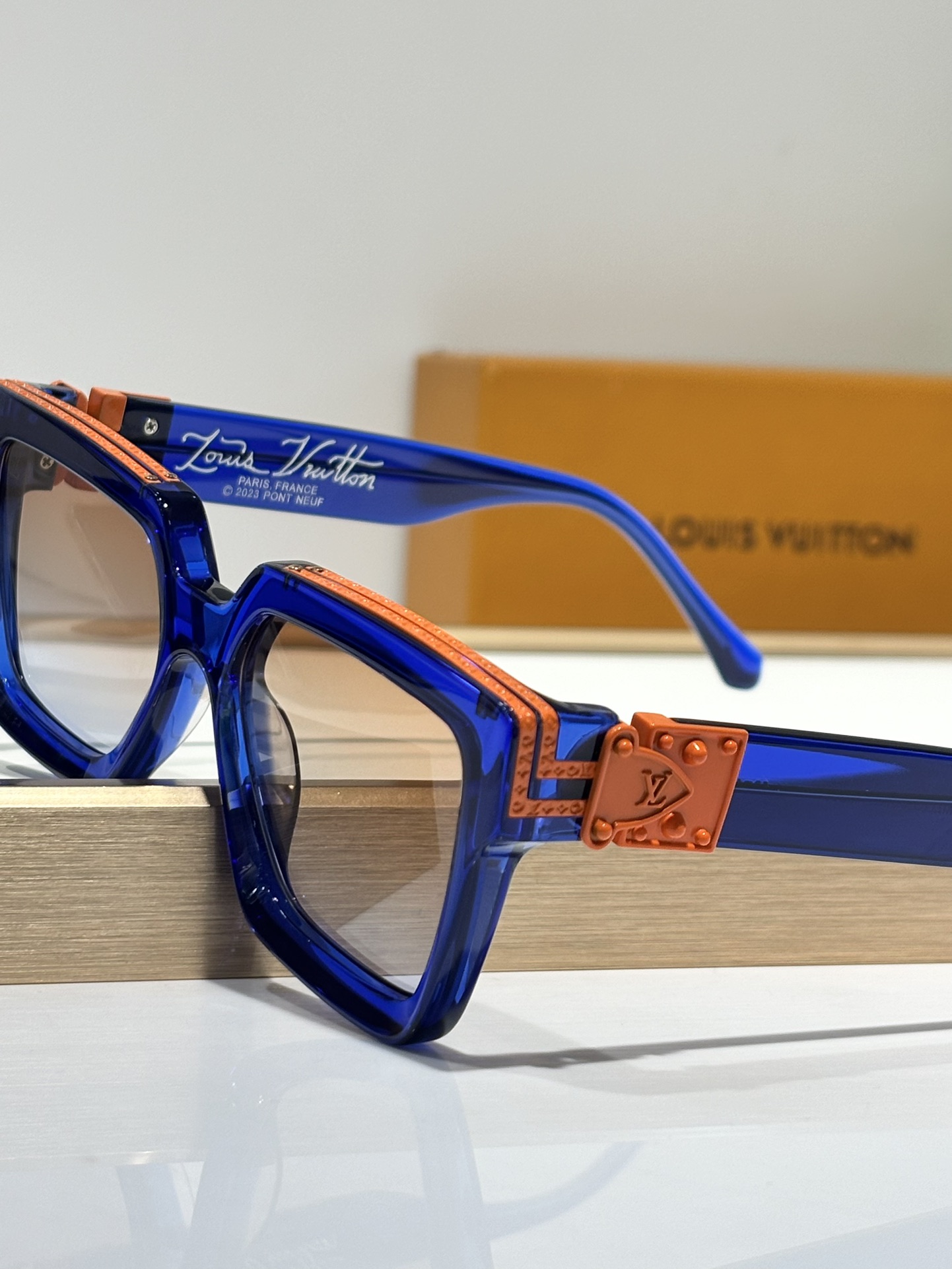  24/25 Add new colors
TOP QUALITY 
LV96006 Millionai