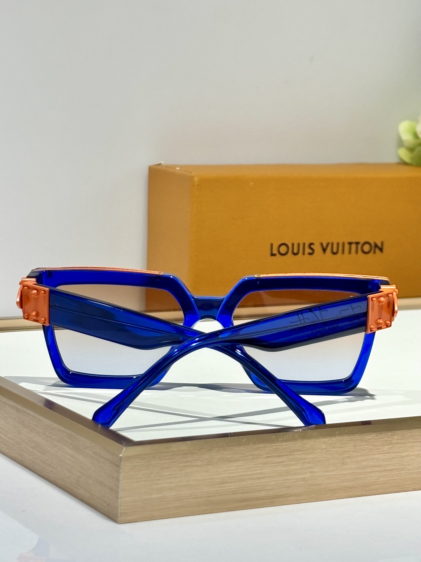  24/25 Add new colors
TOP QUALITY 
LV96006 Millionai