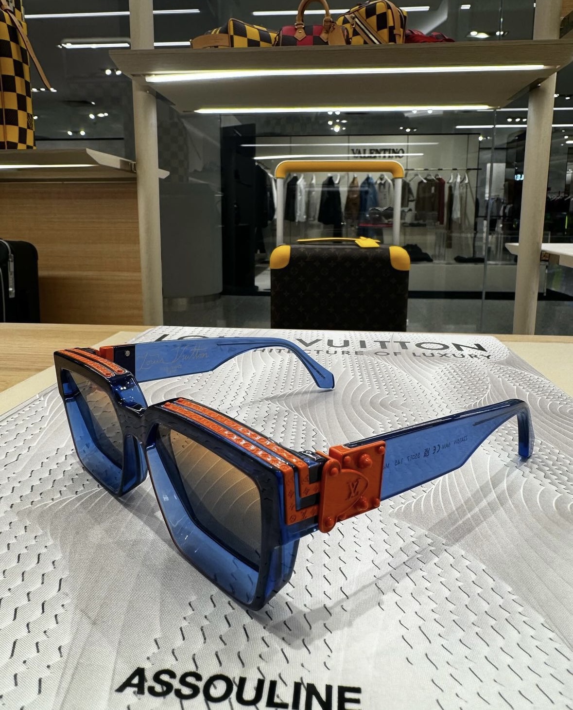  24/25 Add new colors
TOP QUALITY 
LV96006 Millionai