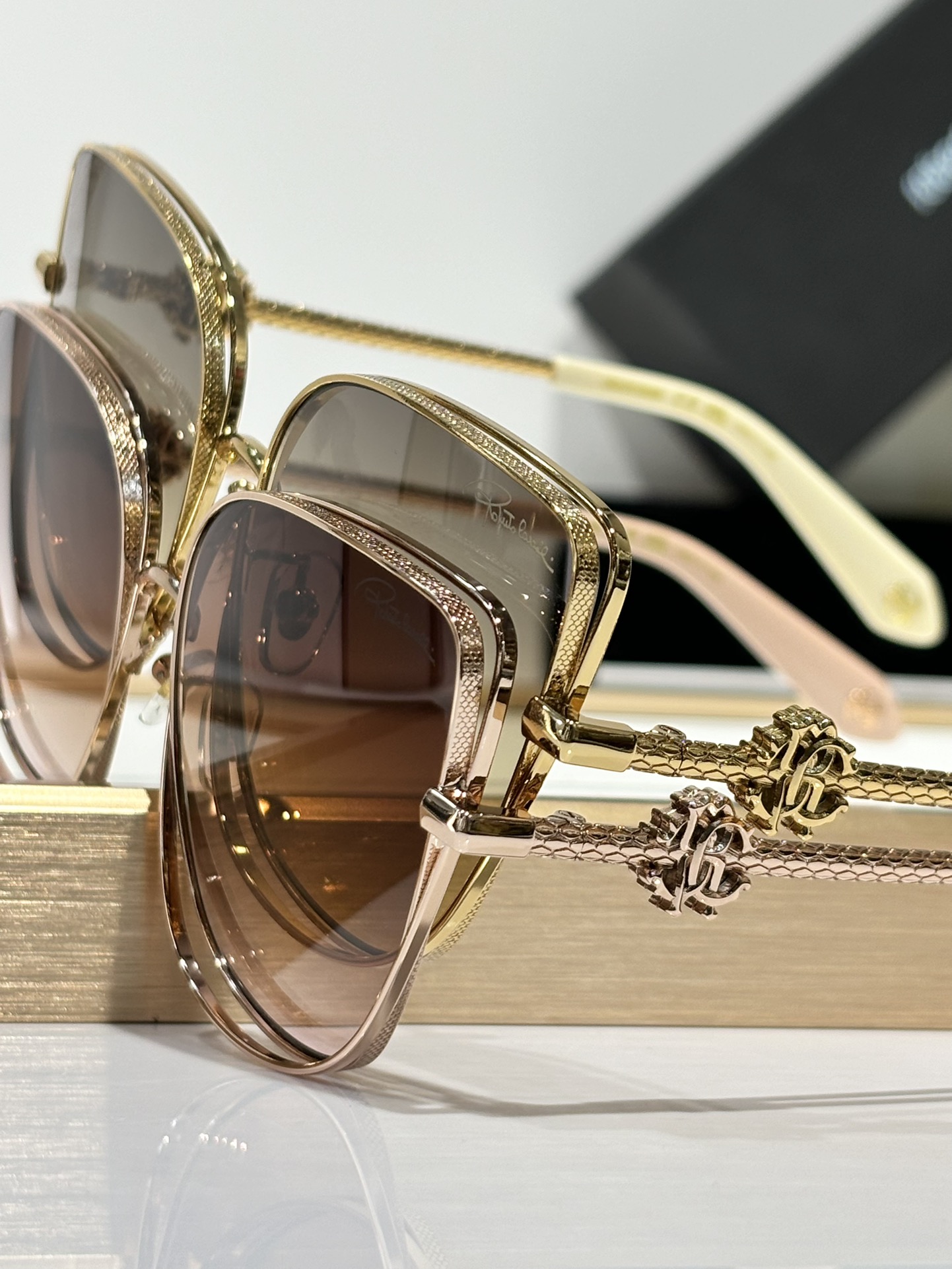 RobertoCavall*ModSRC079Size59-17-140