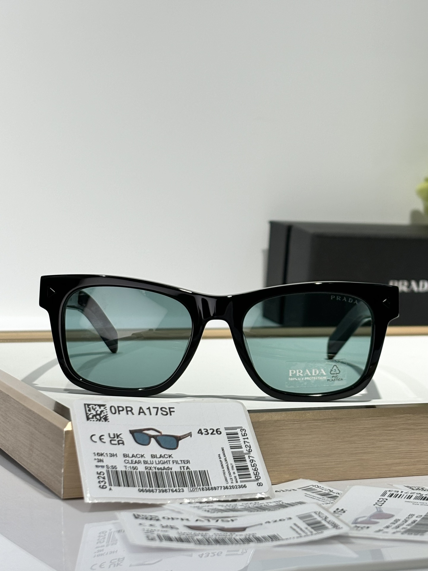  PRADA* Polarized lenses
MOD：SPRA17SF
SIZE：54-19-145