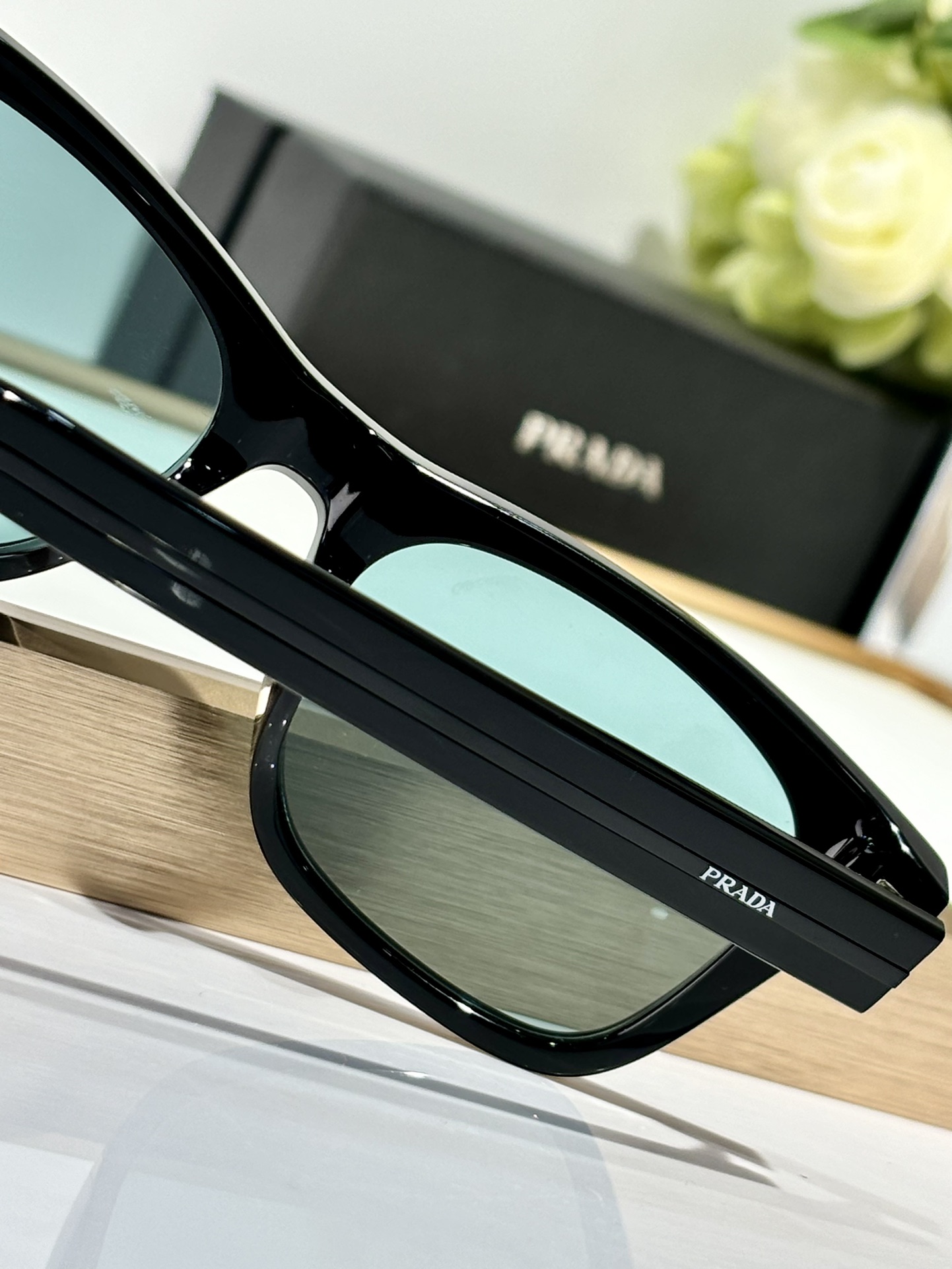  PRADA* Polarized lenses
MOD：SPRA17SF
SIZE：54-19-145