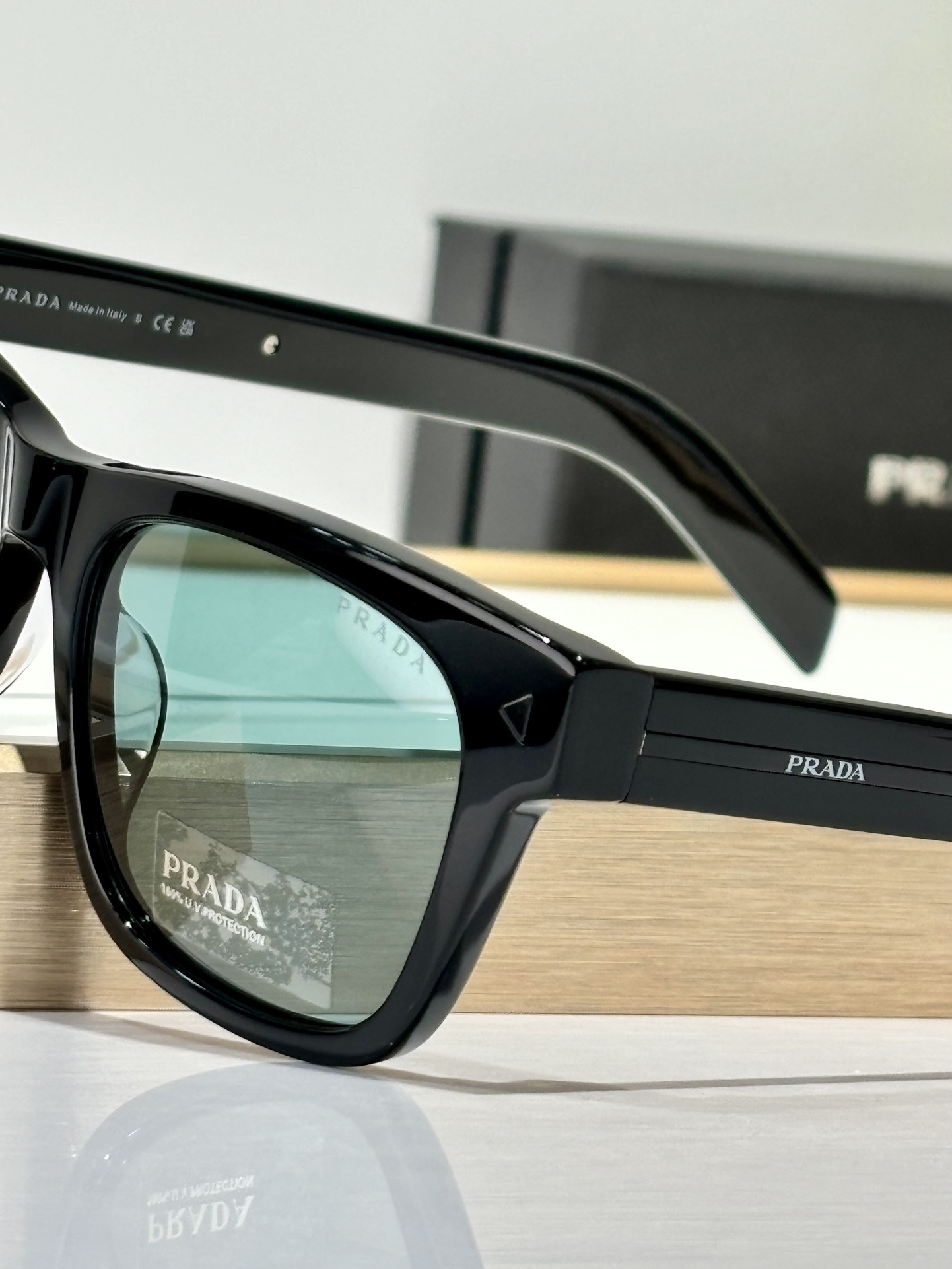  PRADA* Polarized lenses
MOD：SPRA17SF
SIZE：54-19-145